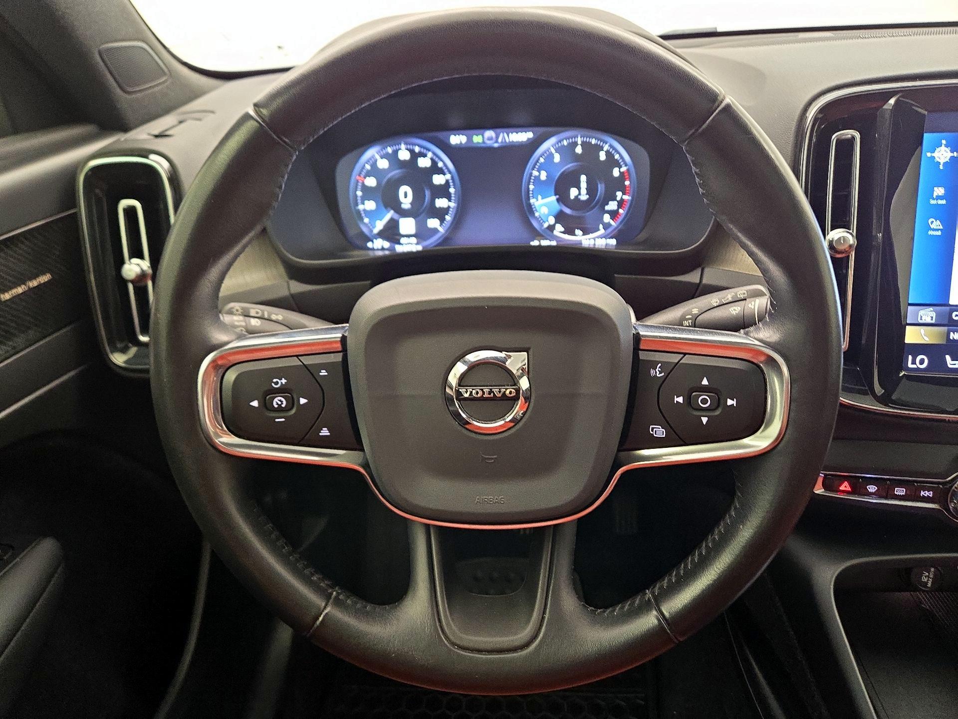 Thumbnail: 2020 Volvo XC40 - 10