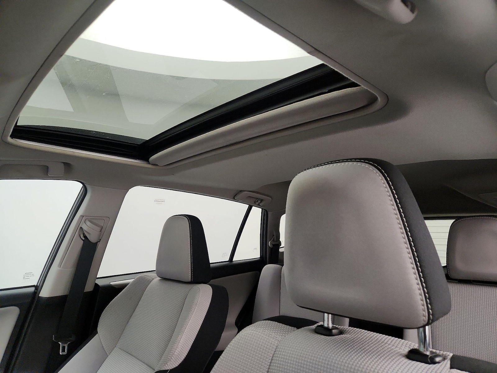 Sunroof(s) & Overhead Airbags