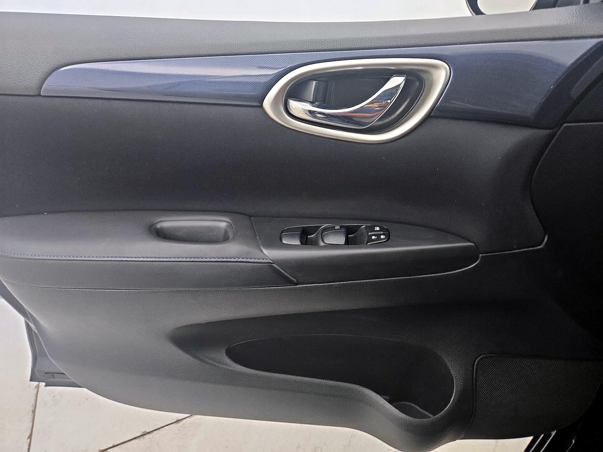 Thumbnail: 2017 Nissan Sentra - 12