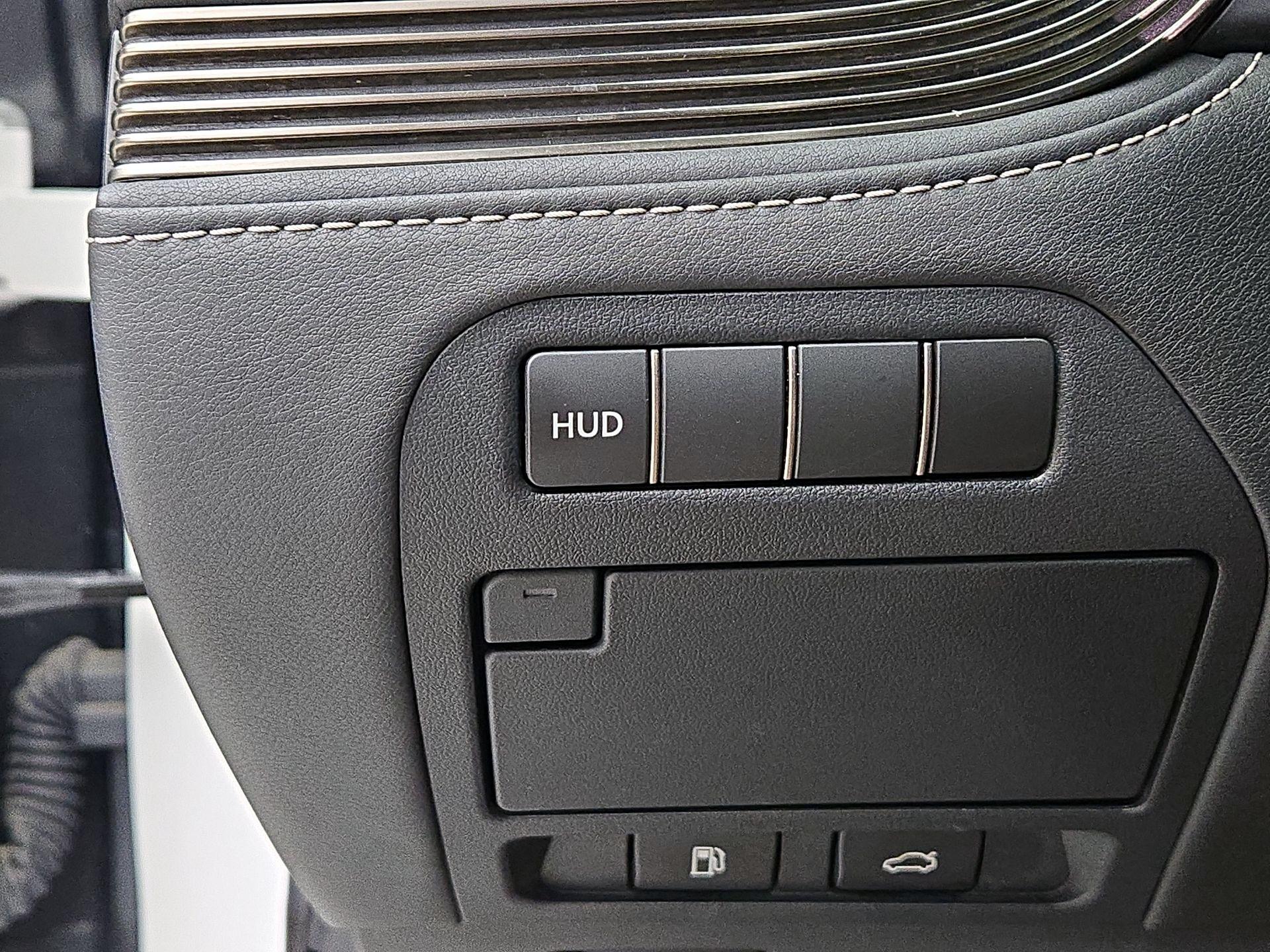 Thumbnail: 2021 Lexus LS - 13