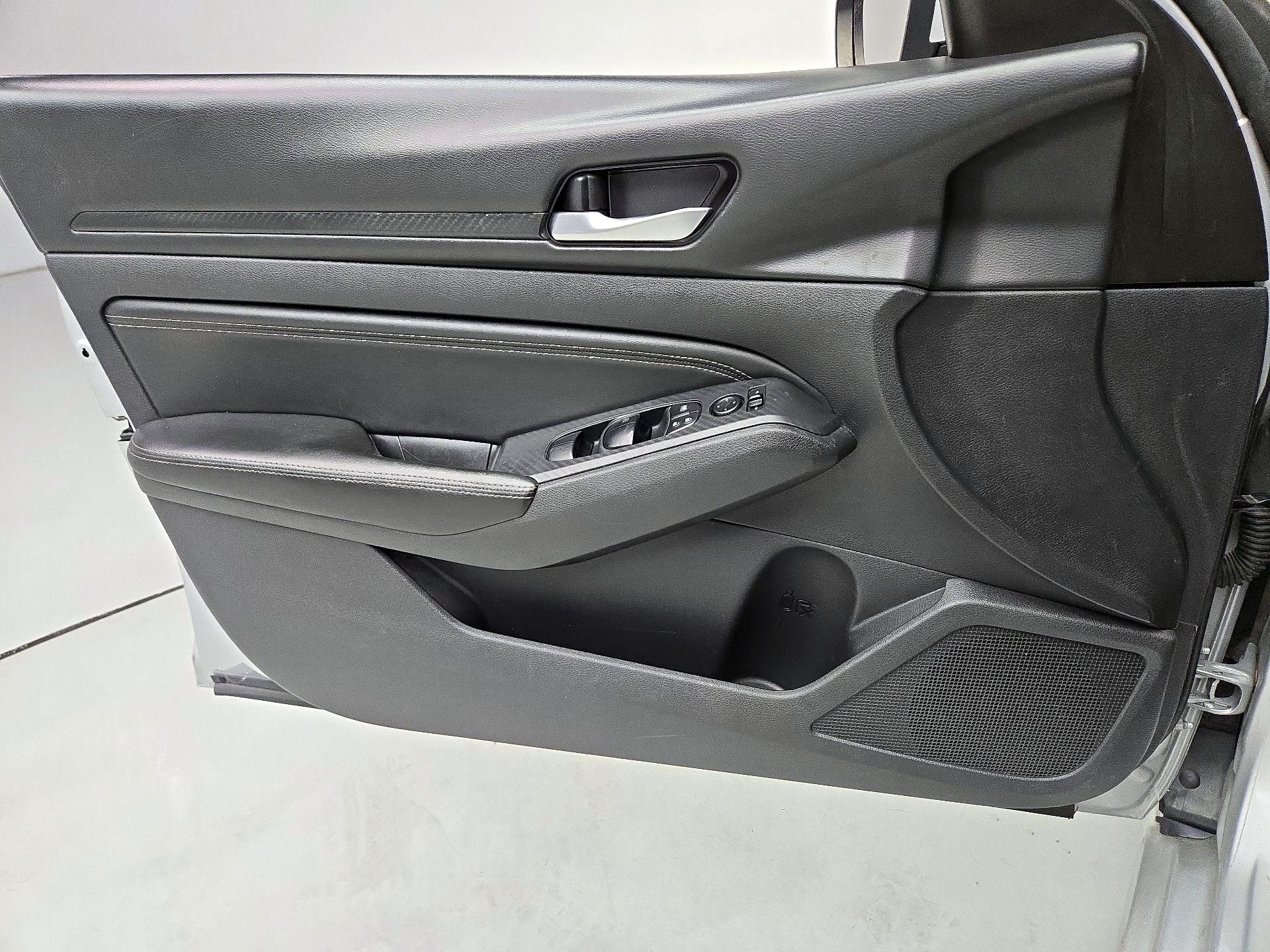 Thumbnail: 2020 Nissan Altima - 12