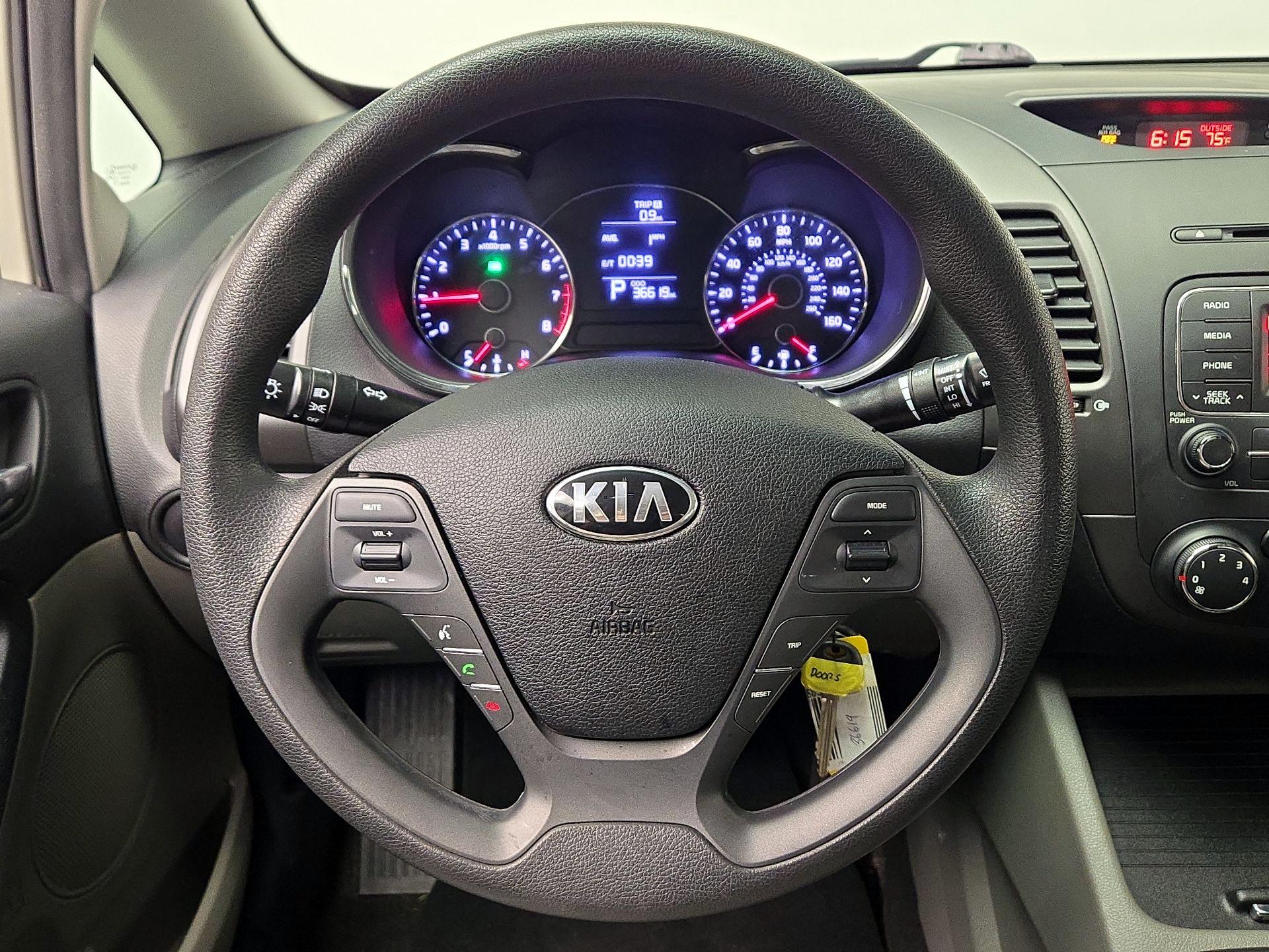 Thumbnail: 2015 Kia Forte - 10