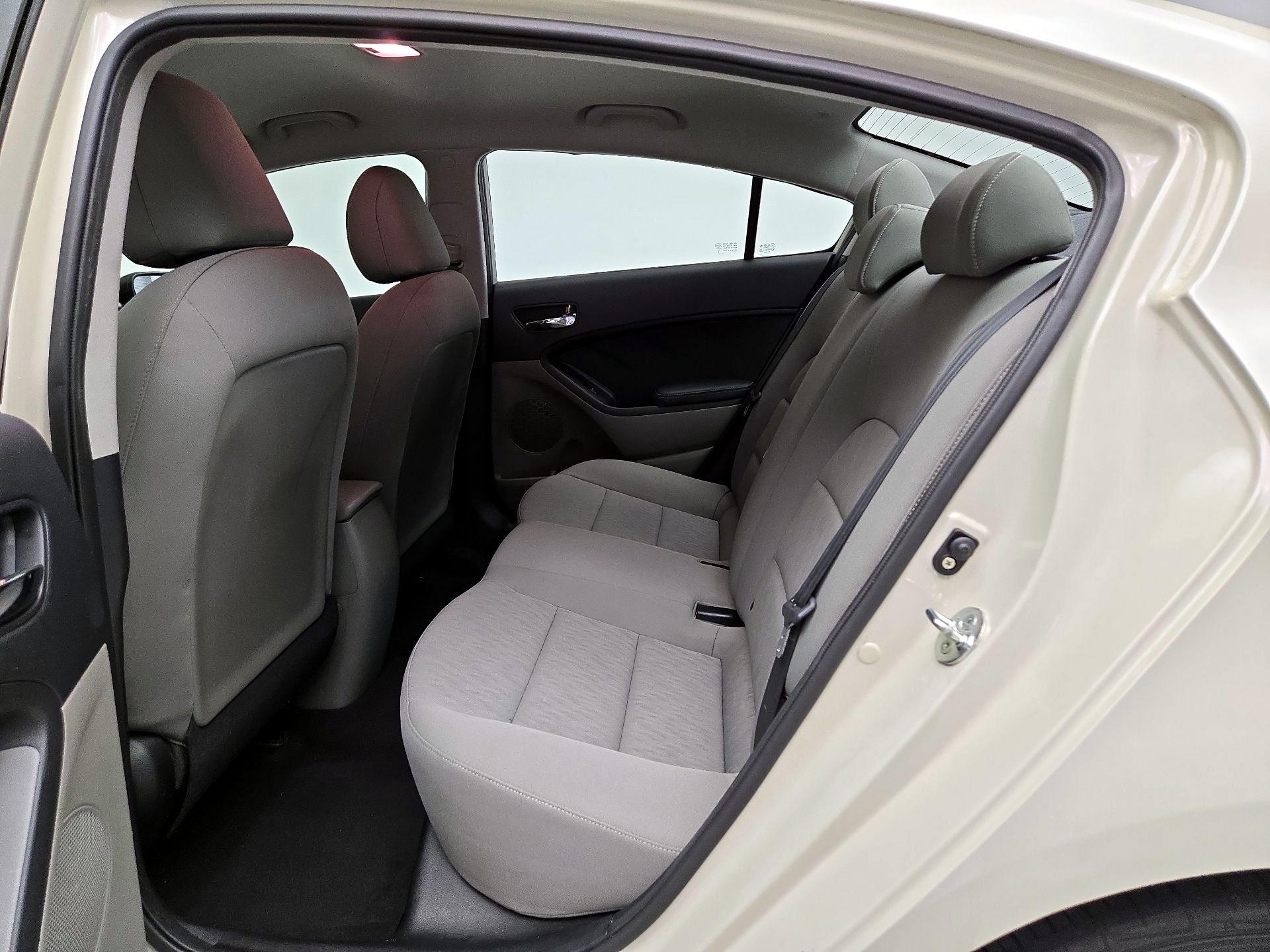 Thumbnail: 2015 Kia Forte - 18