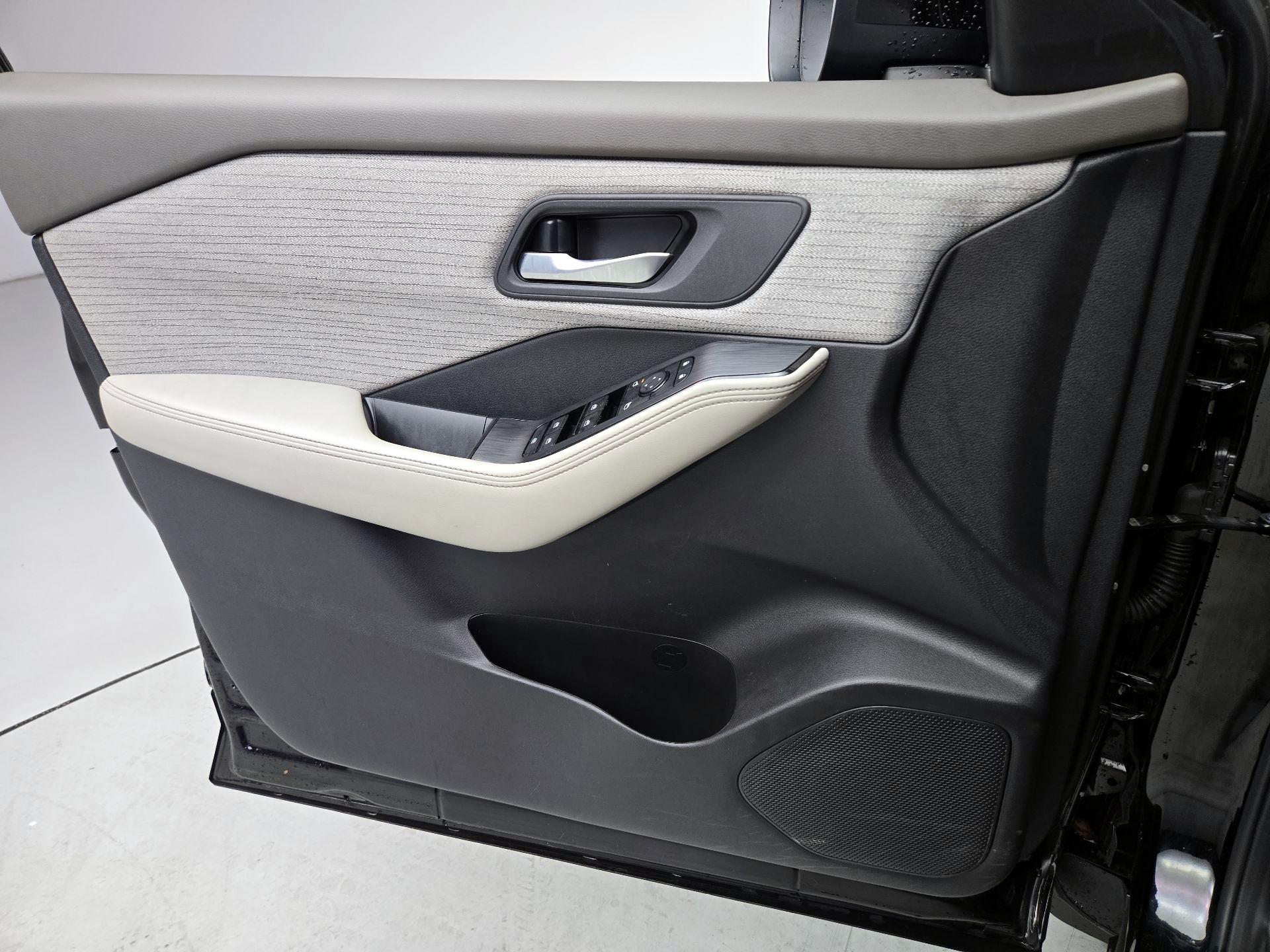 Thumbnail: 2023 Nissan Rogue - 12