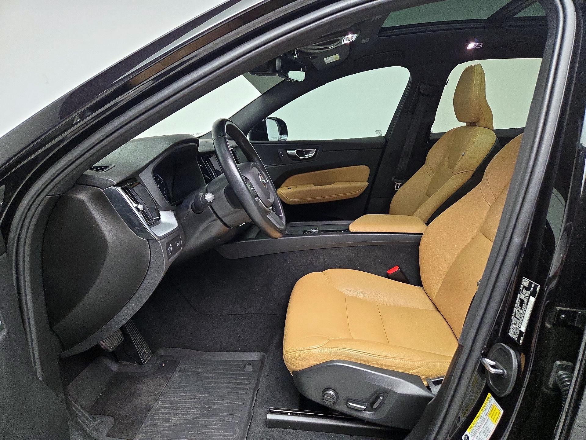 Thumbnail: 2020 Volvo XC60 - 11