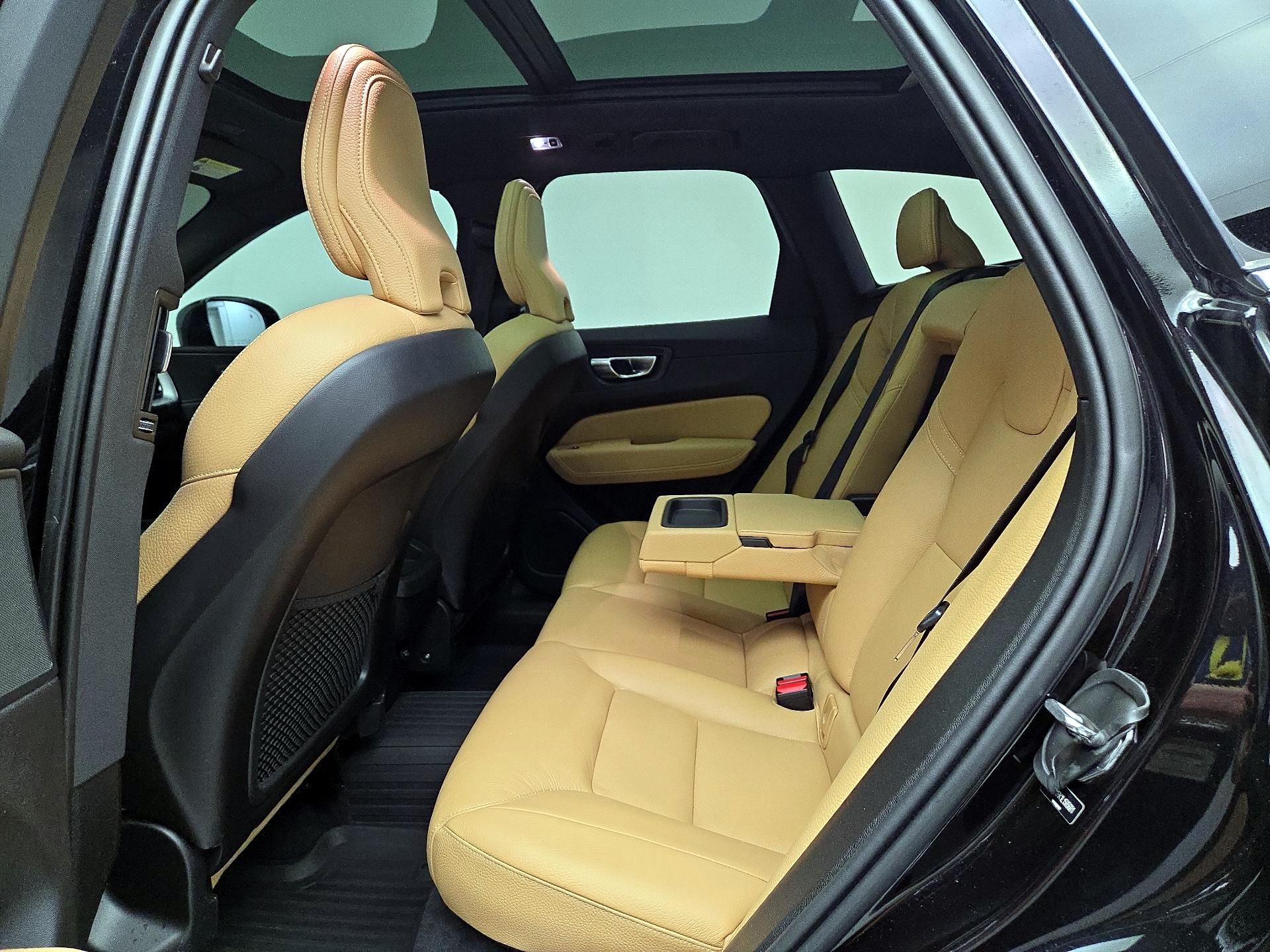 Thumbnail: 2020 Volvo XC60 - 20