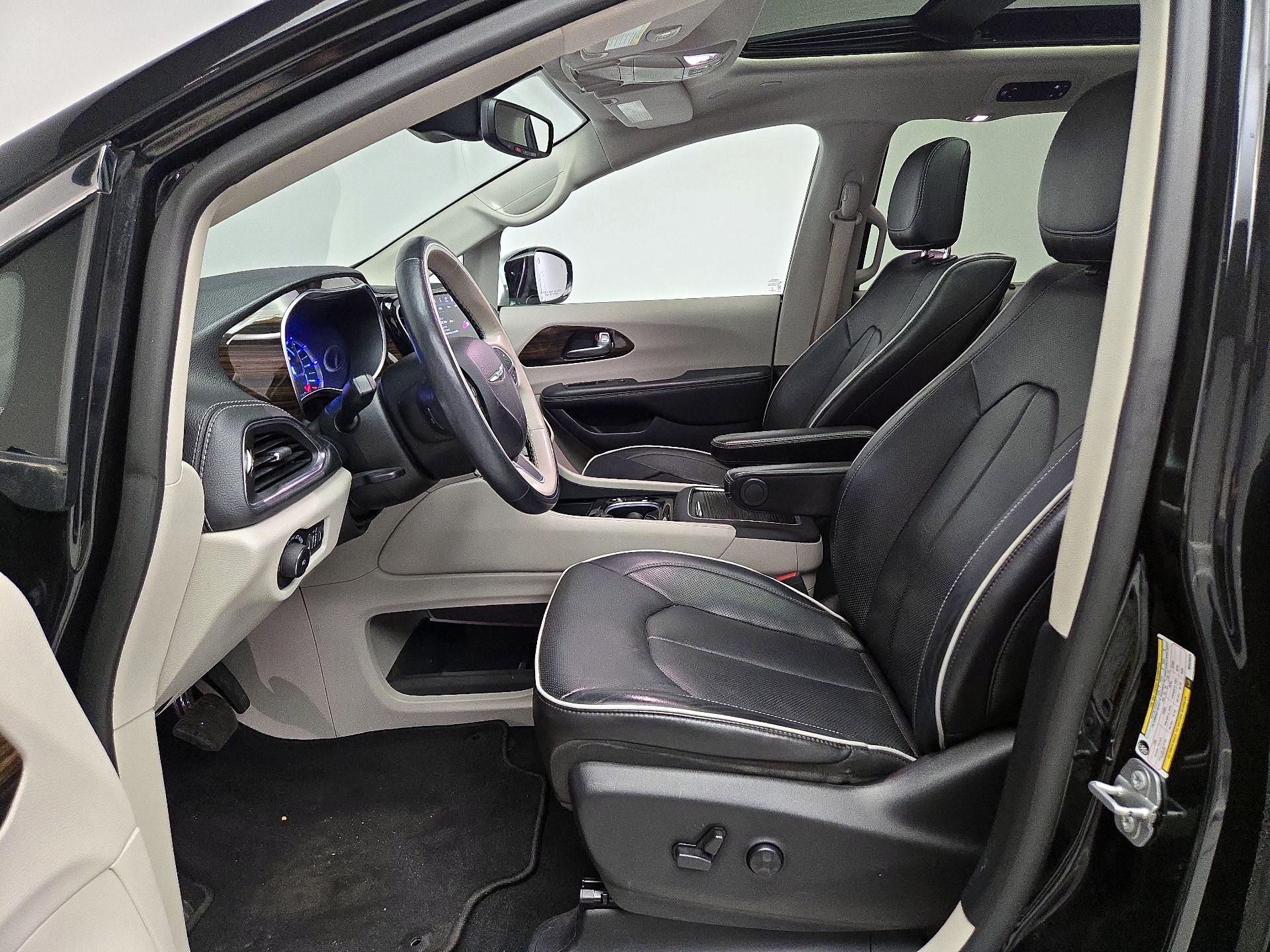 Thumbnail: 2021 Chrysler Pacifica - 11