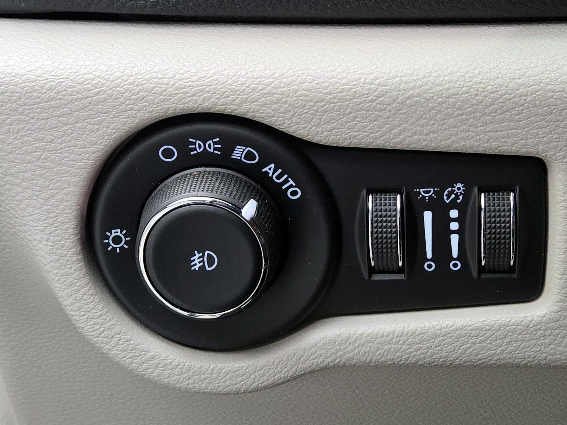 Thumbnail: 2021 Chrysler Pacifica - 13