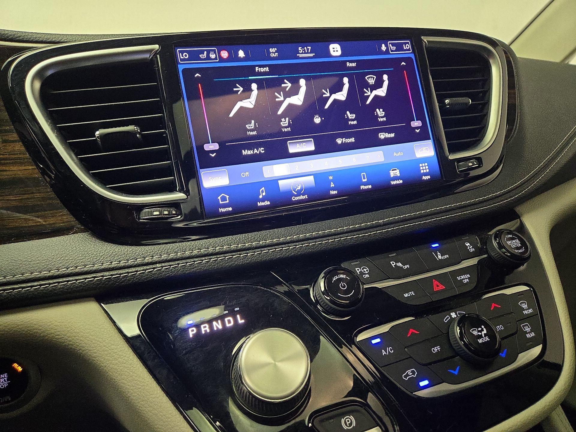 Thumbnail: 2021 Chrysler Pacifica - 17