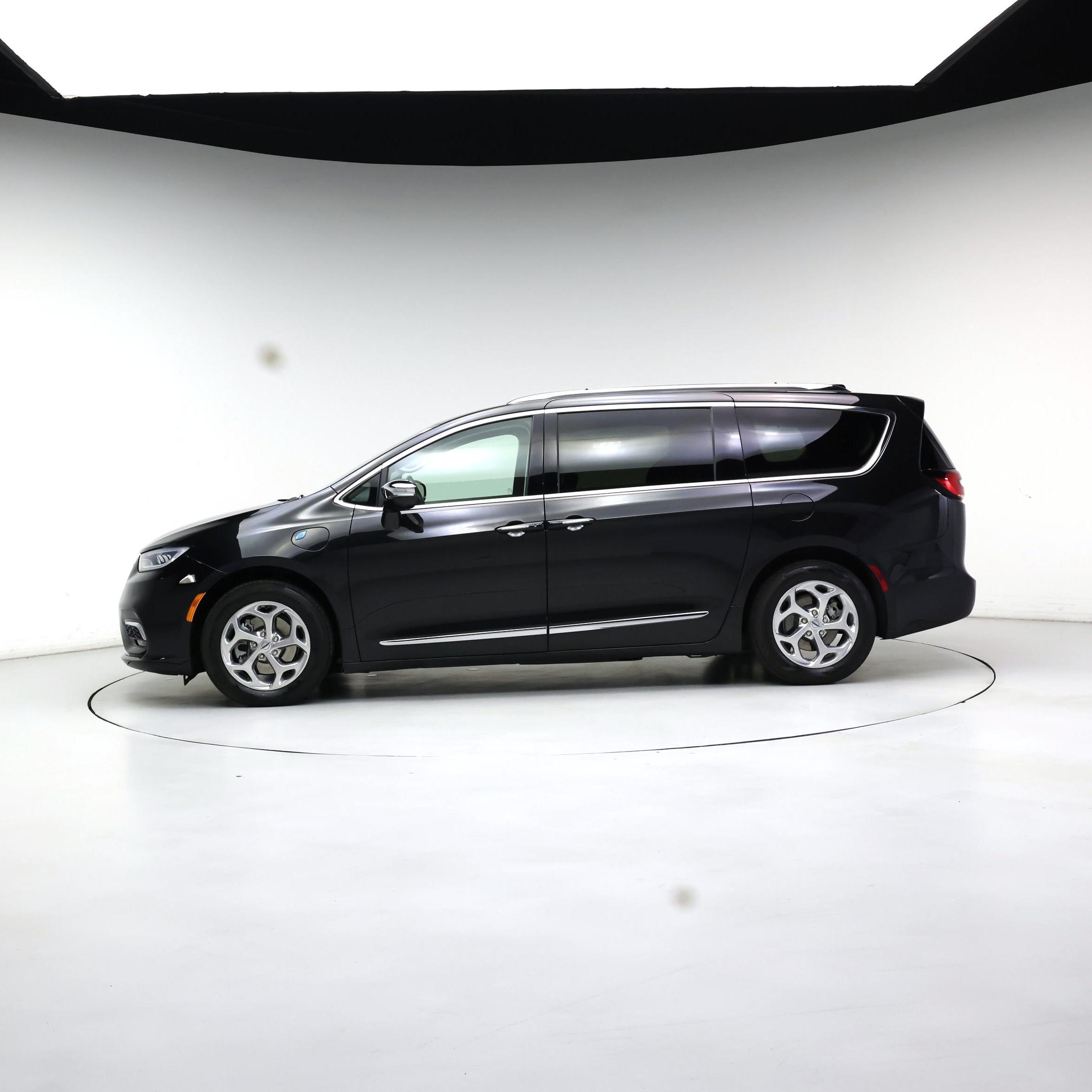 Thumbnail: 2021 Chrysler Pacifica - 3