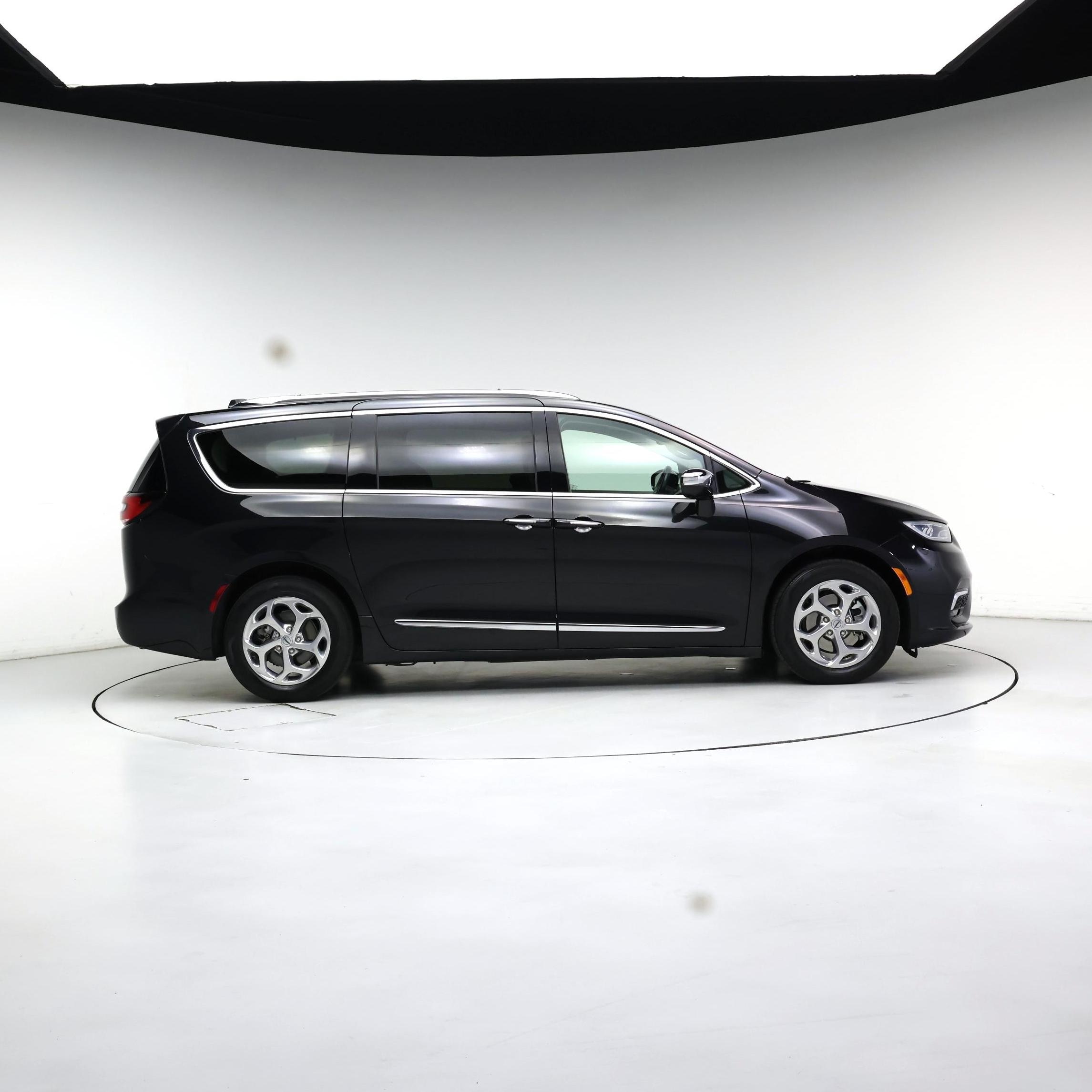 Thumbnail: 2021 Chrysler Pacifica - 7