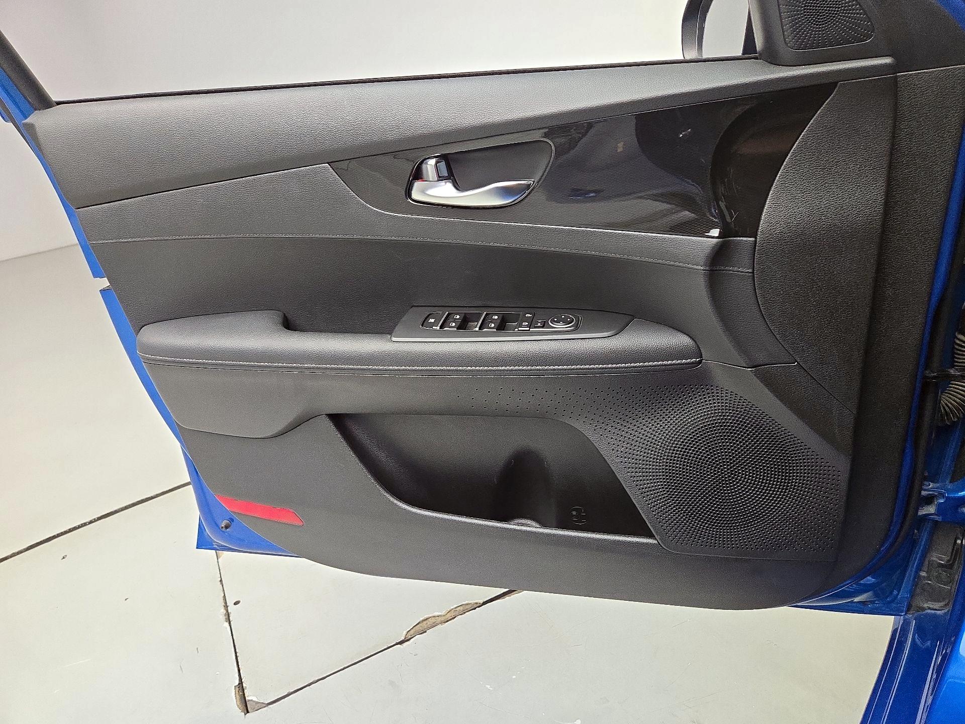 Thumbnail: 2023 Kia Forte - 12