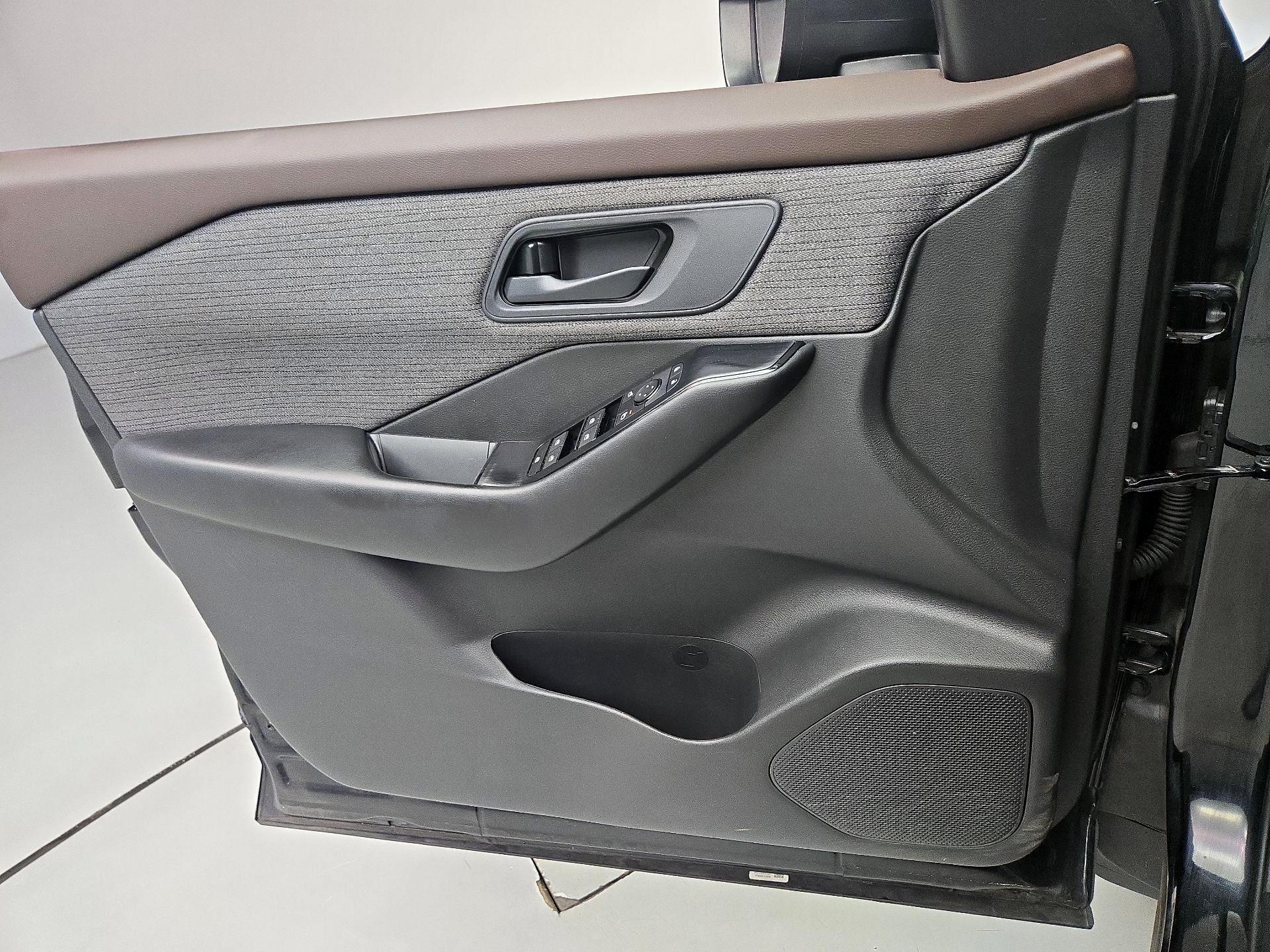 Thumbnail: 2023 Nissan Rogue - 12