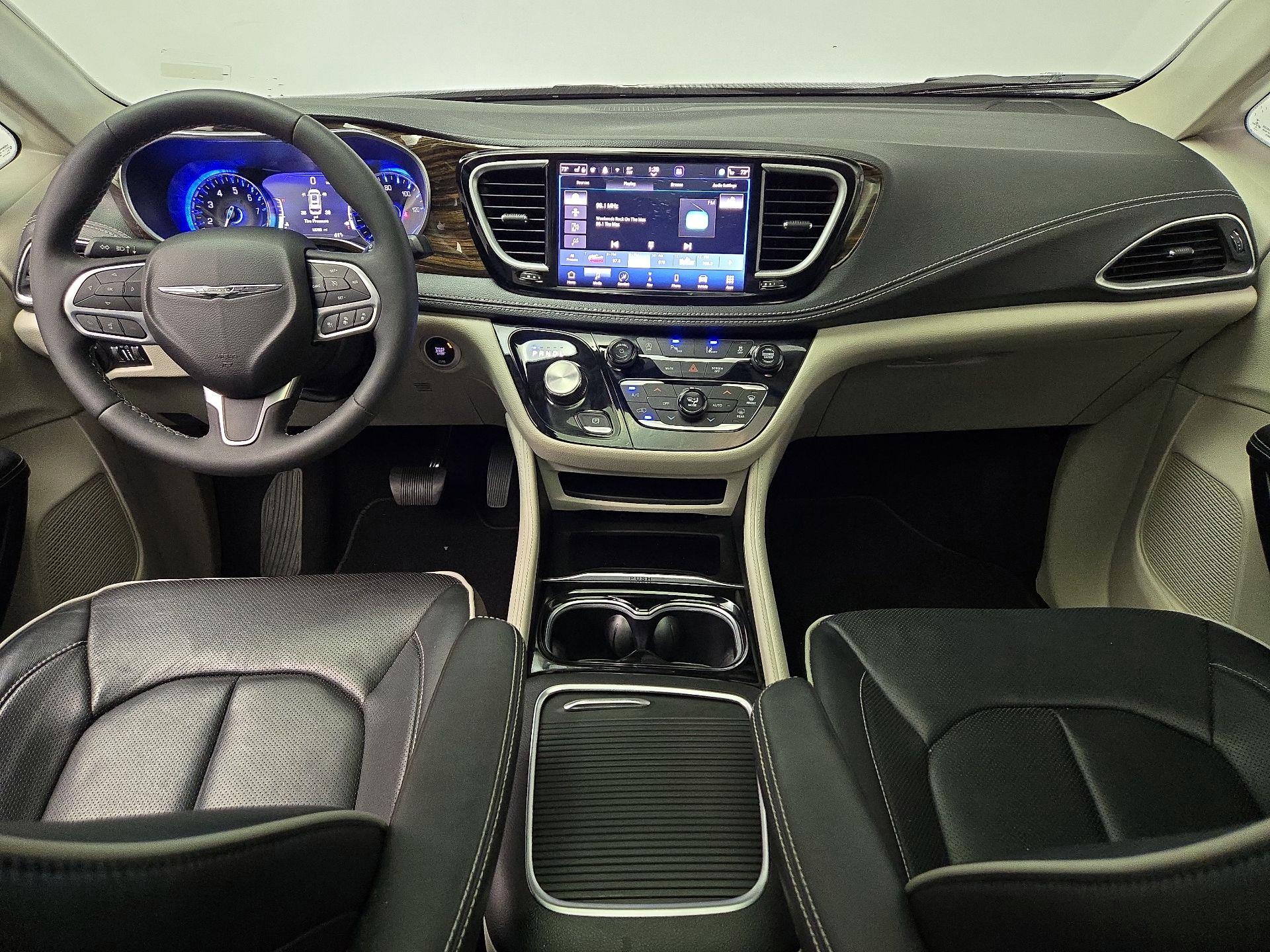 Thumbnail: 2023 Chrysler Pacifica - 9