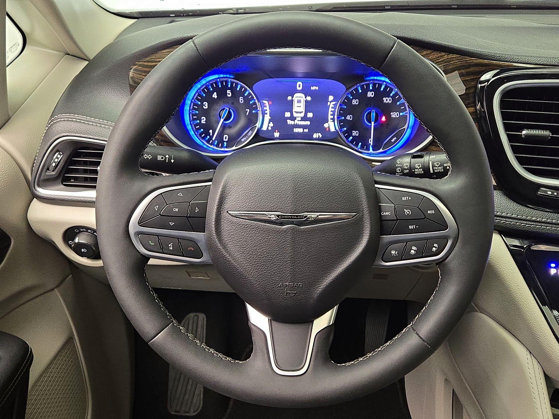 Thumbnail: 2023 Chrysler Pacifica - 10