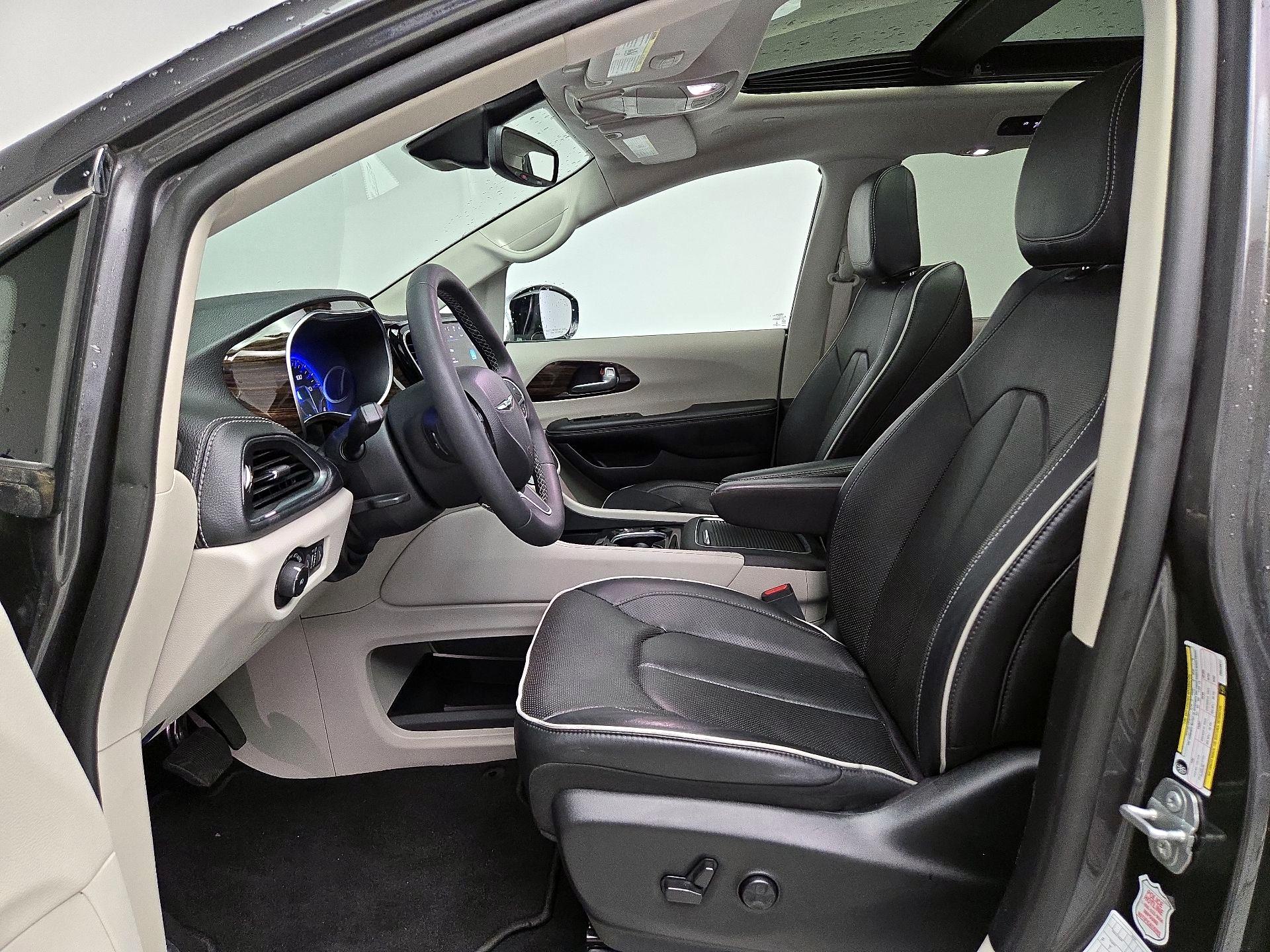 Thumbnail: 2023 Chrysler Pacifica - 11