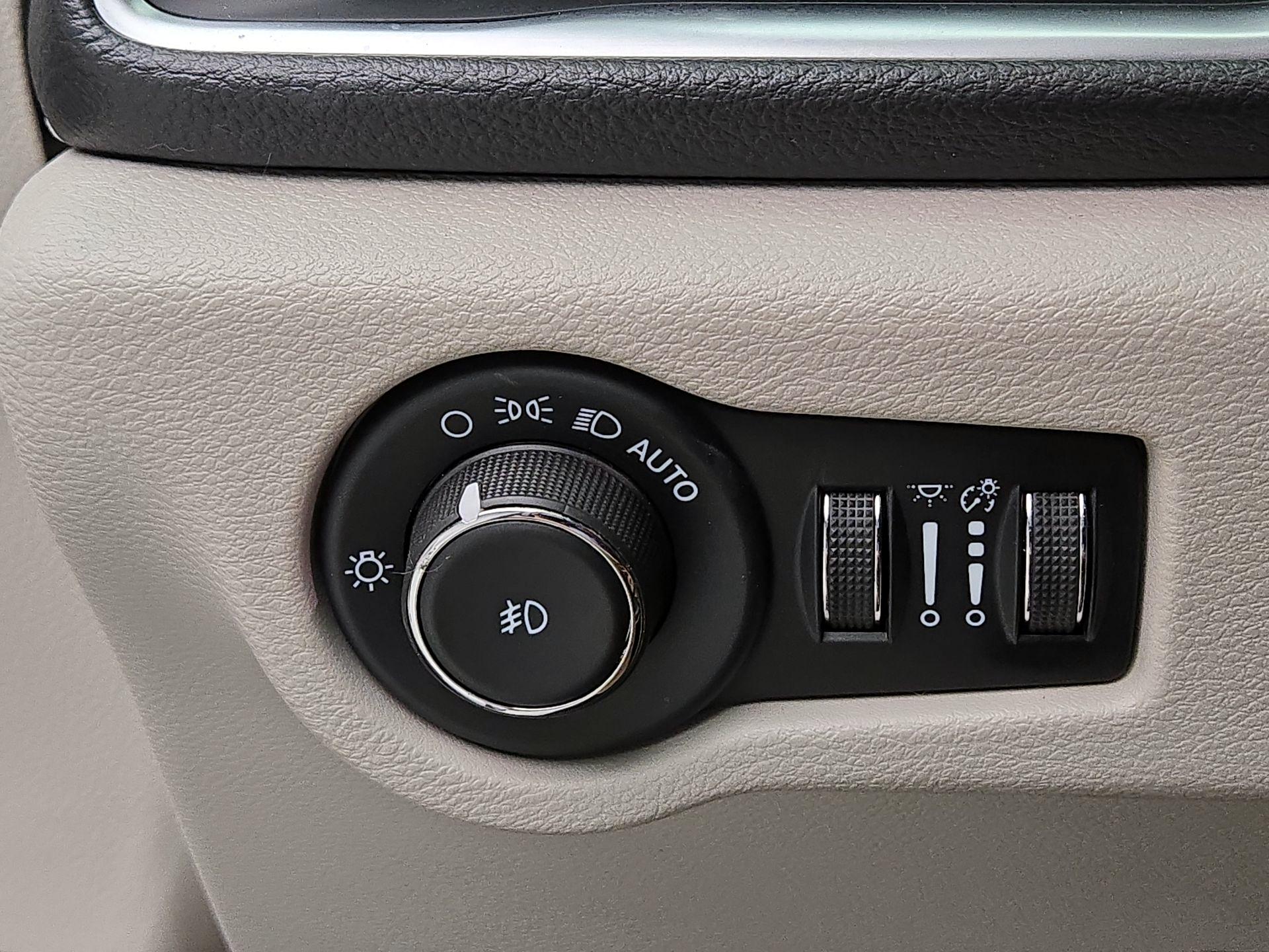 Thumbnail: 2023 Chrysler Pacifica - 13