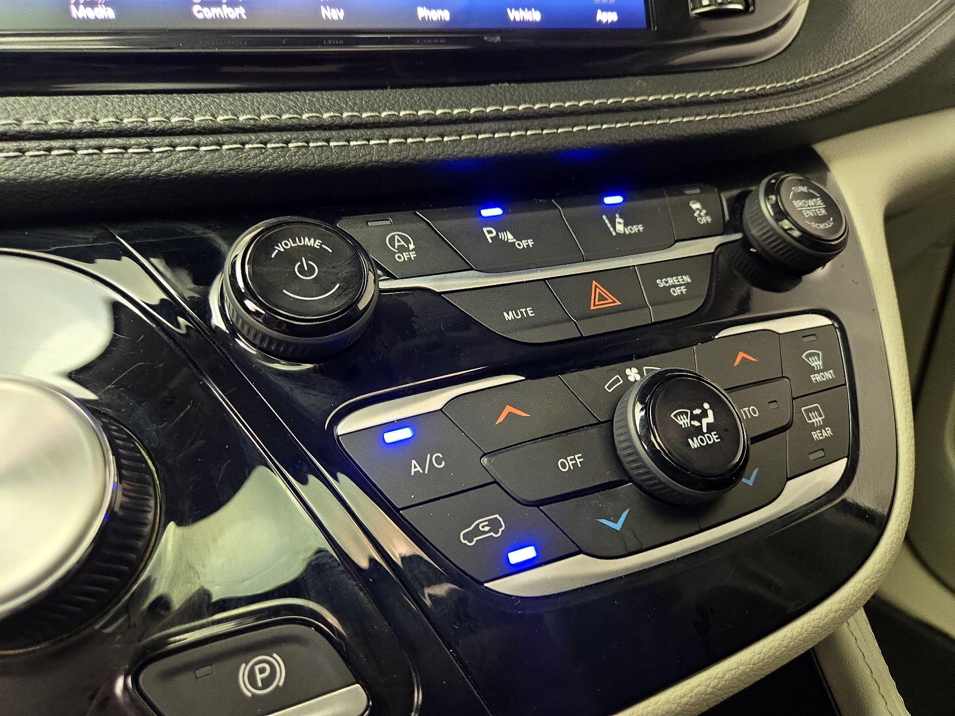 Thumbnail: 2023 Chrysler Pacifica - 17