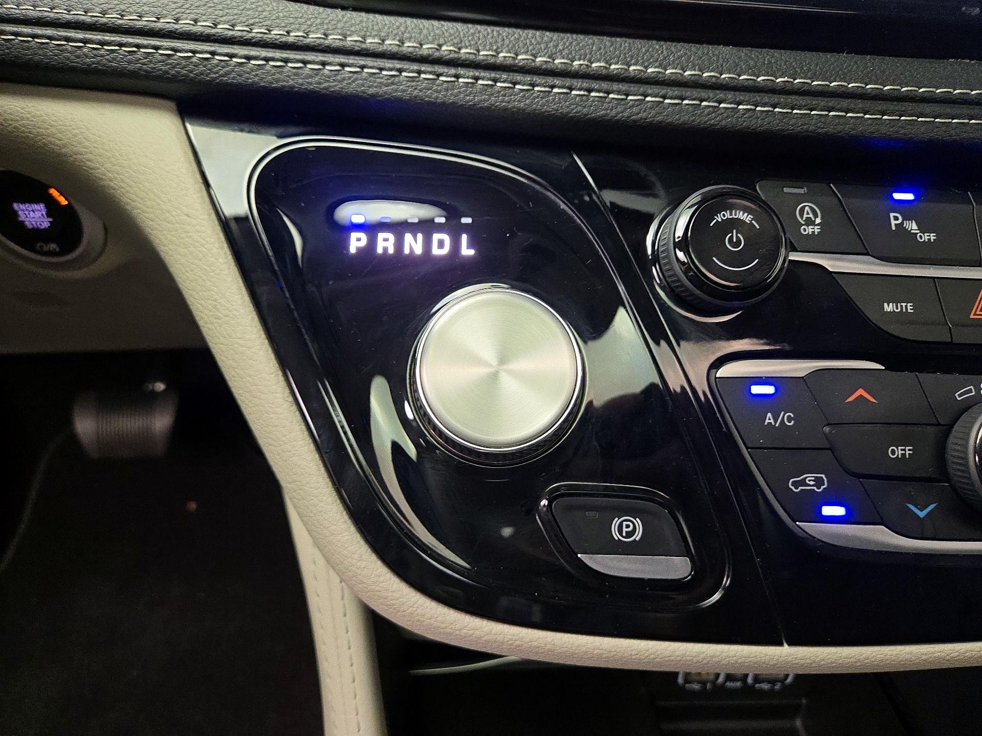 Thumbnail: 2023 Chrysler Pacifica - 18