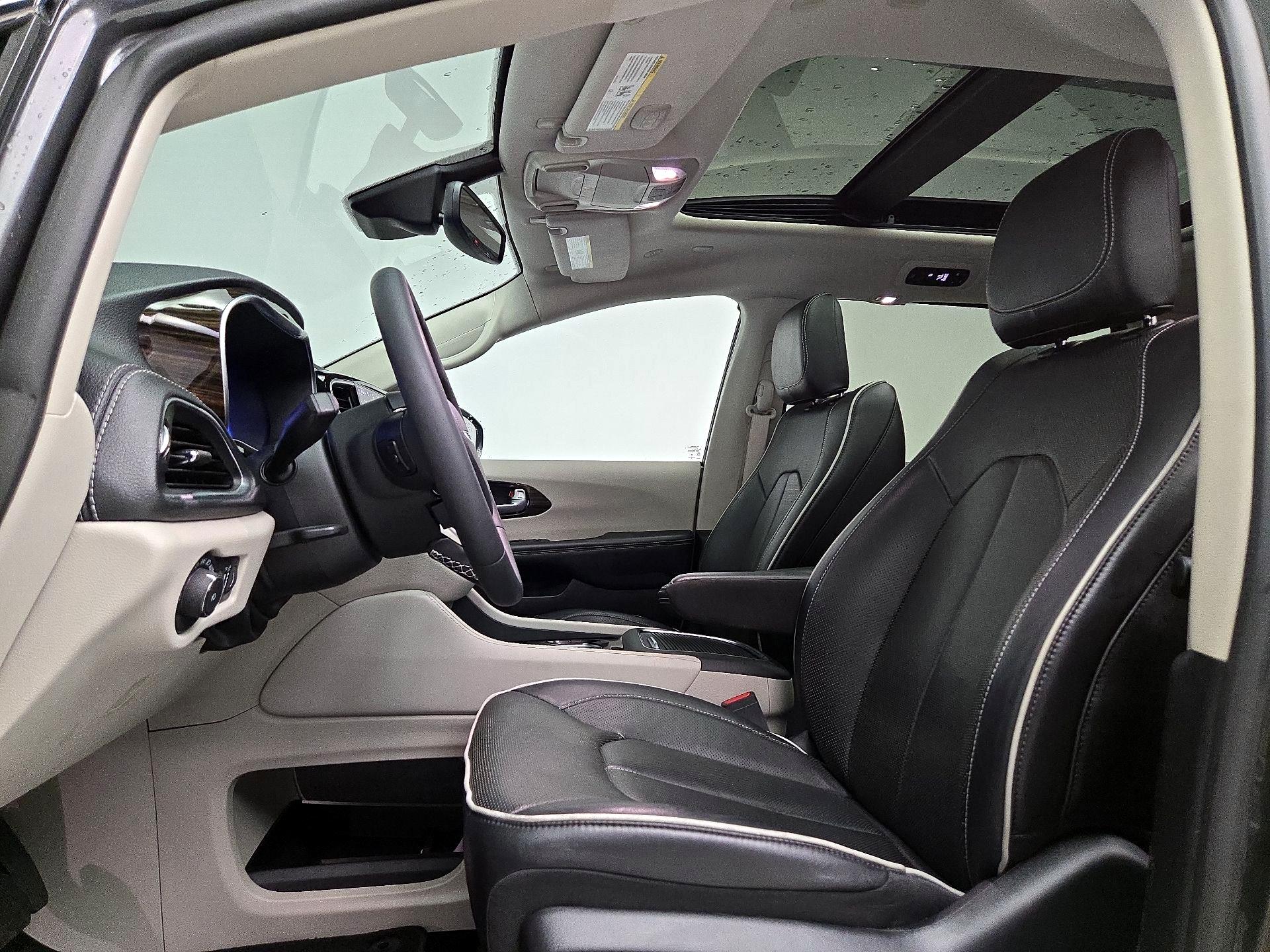 Thumbnail: 2023 Chrysler Pacifica - 20