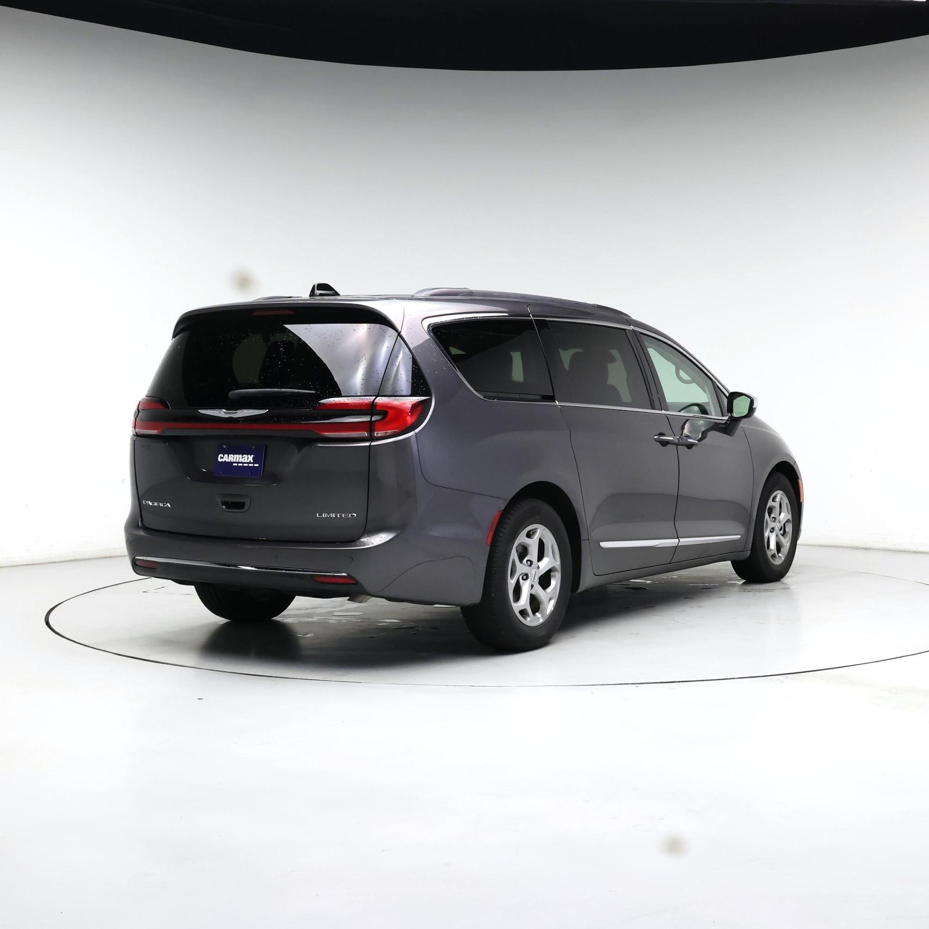 Thumbnail: 2023 Chrysler Pacifica - 8