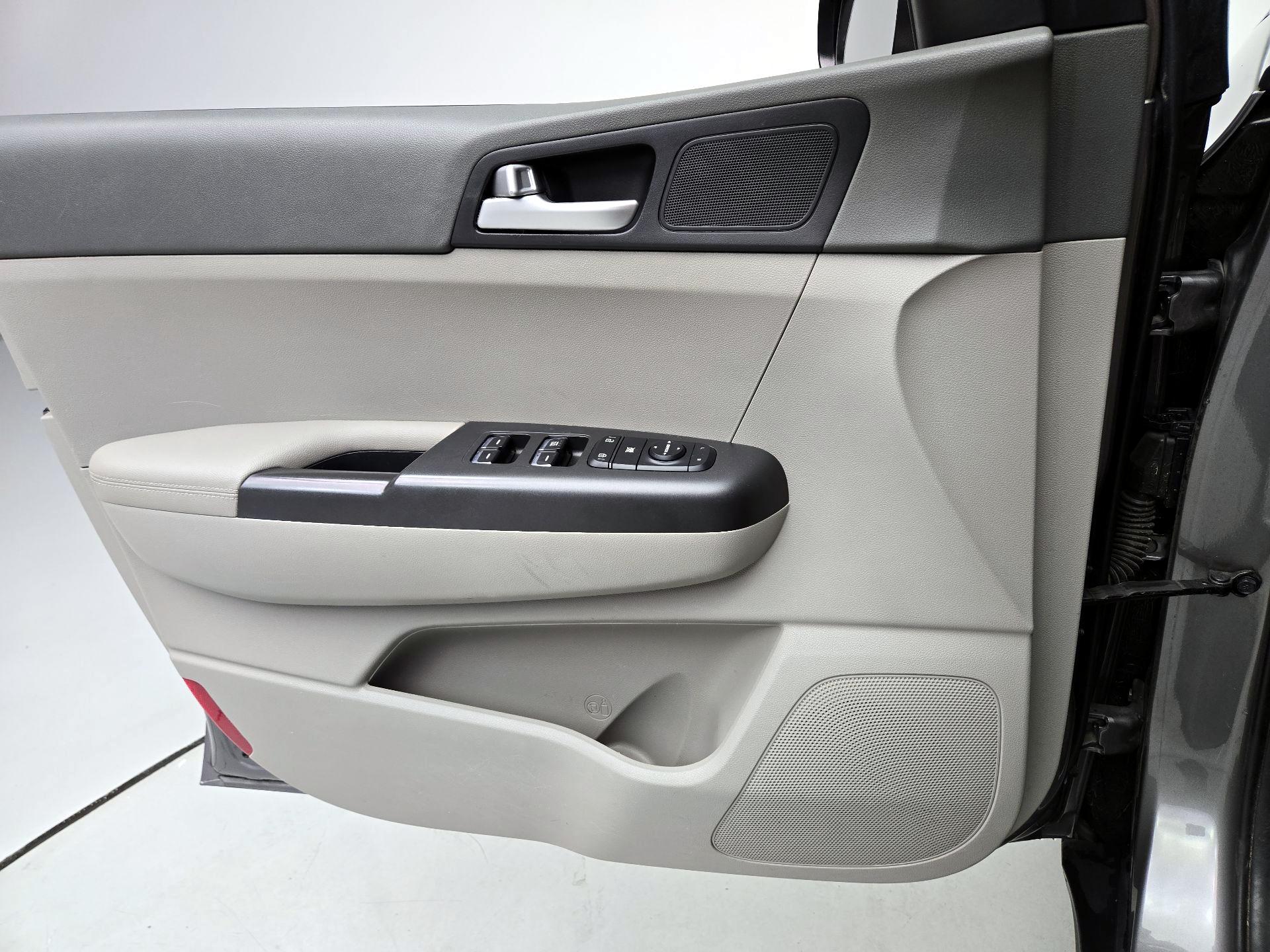 Thumbnail: 2017 Kia Sportage - 12