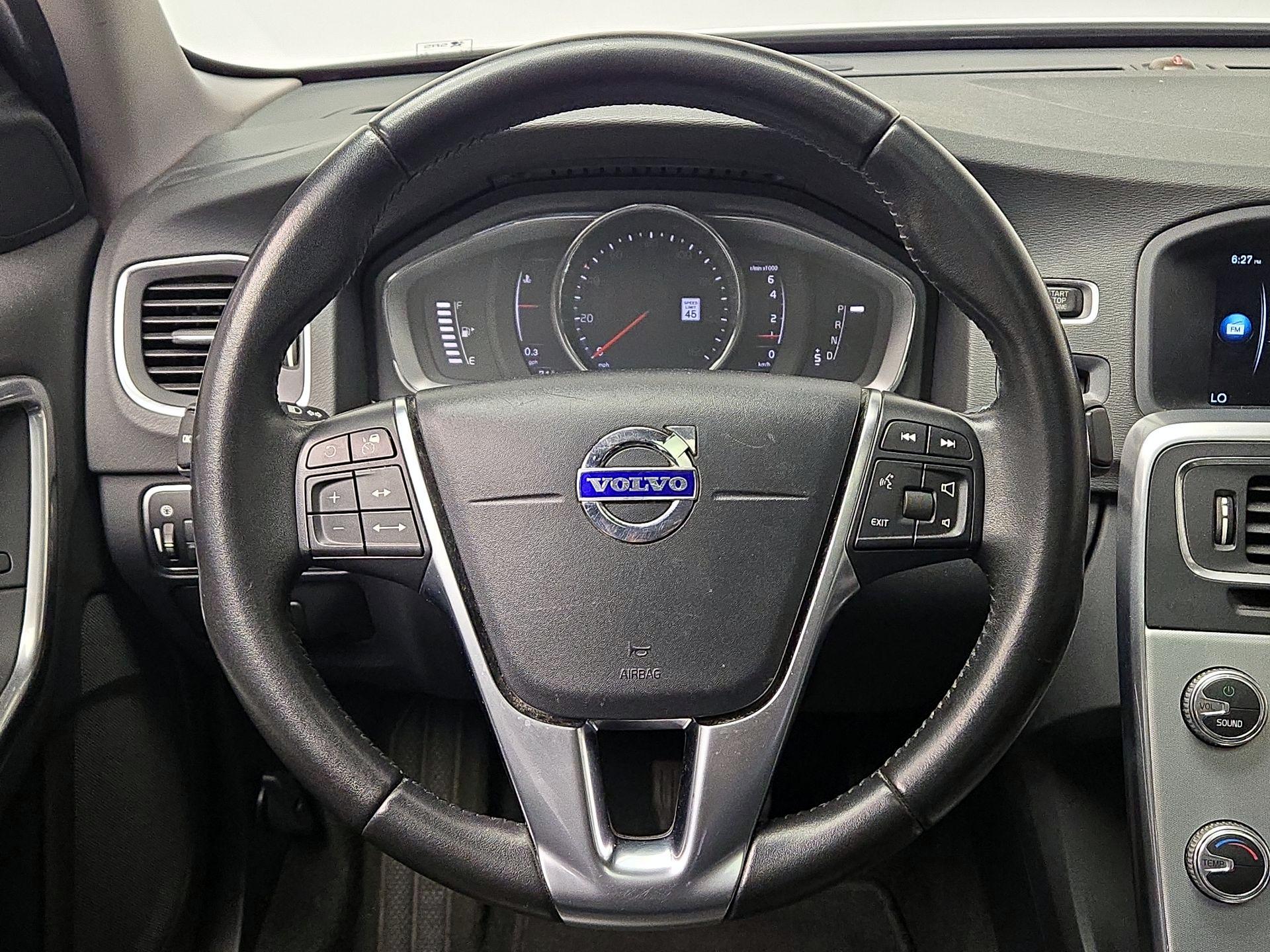 Thumbnail: 2017 Volvo S60 - 10