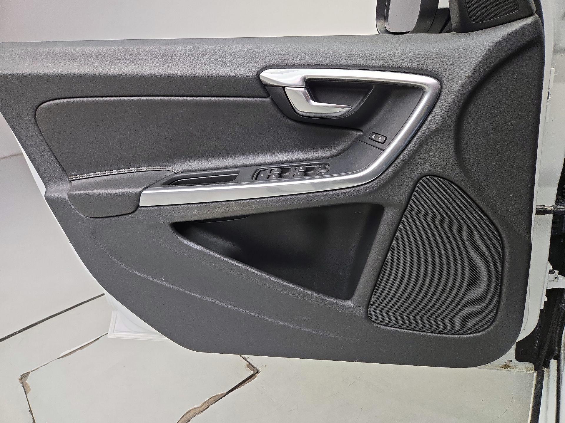 Thumbnail: 2017 Volvo S60 - 12