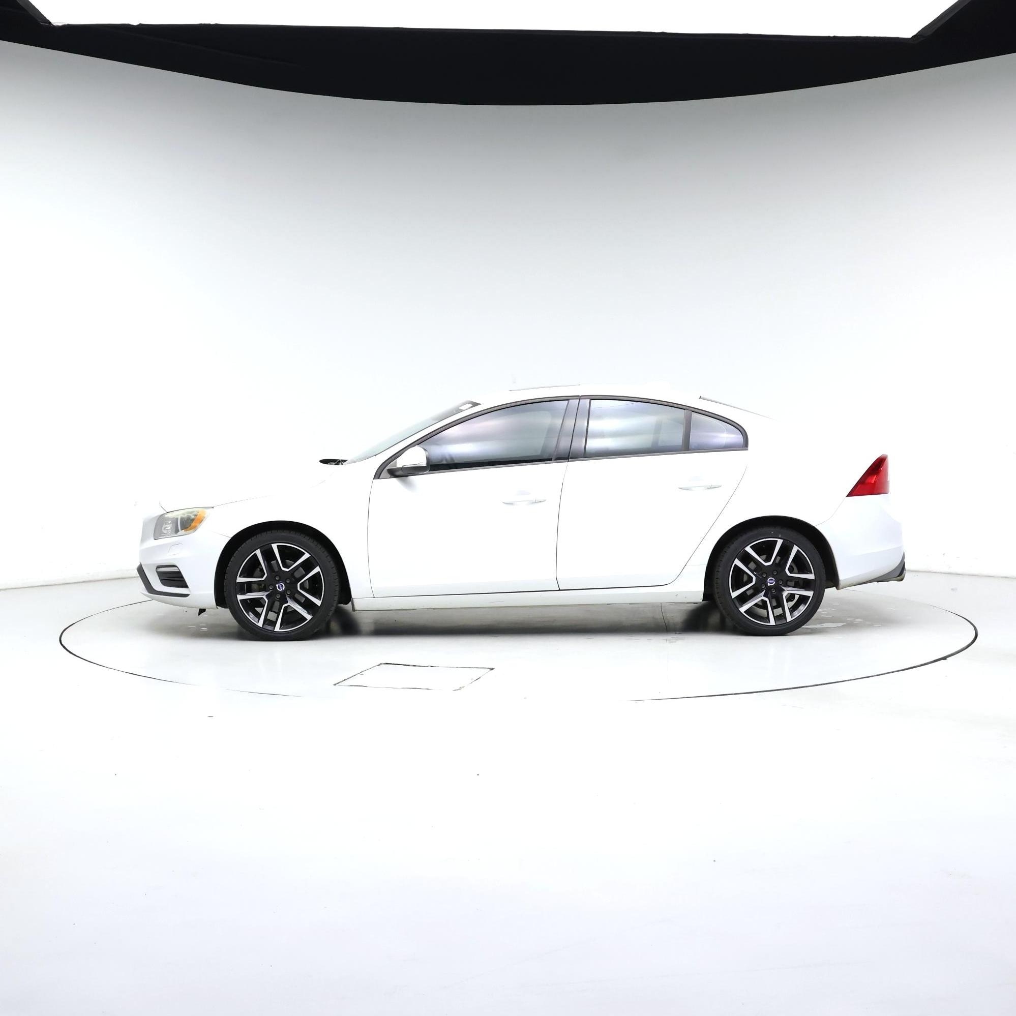 Thumbnail: 2017 Volvo S60 - 3