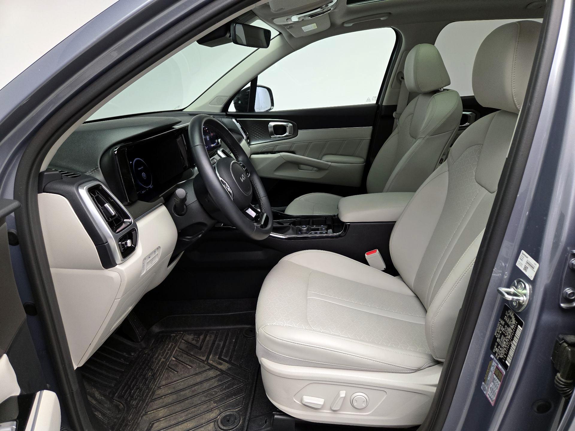 Thumbnail: 2023 Kia Sorento - 11