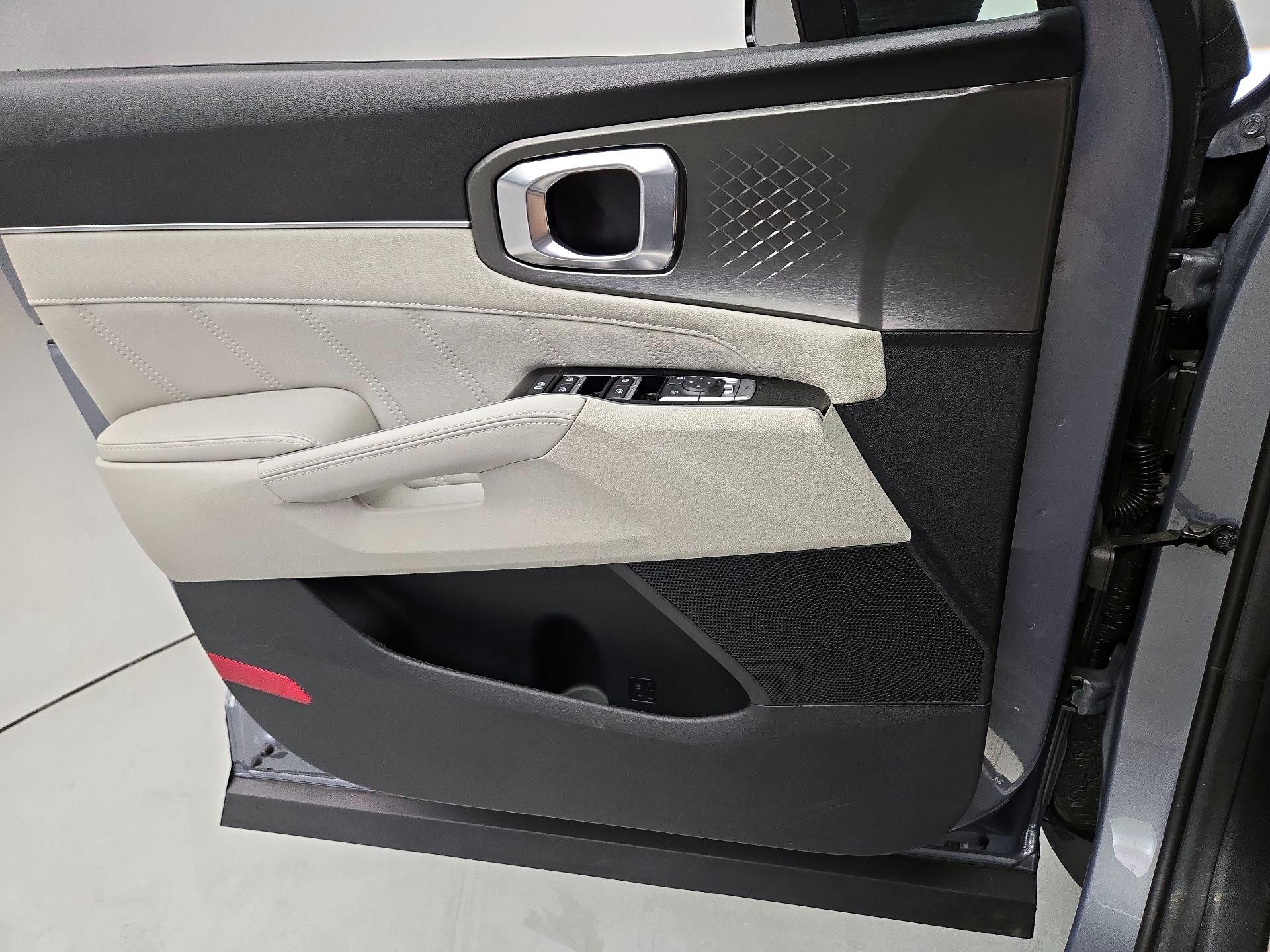 Thumbnail: 2023 Kia Sorento - 12