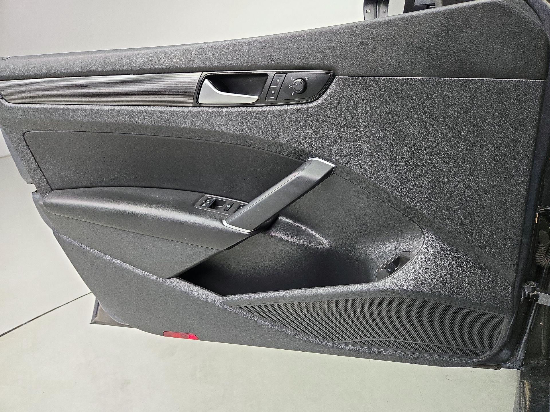 Thumbnail: 2021 Volkswagen Passat - 12