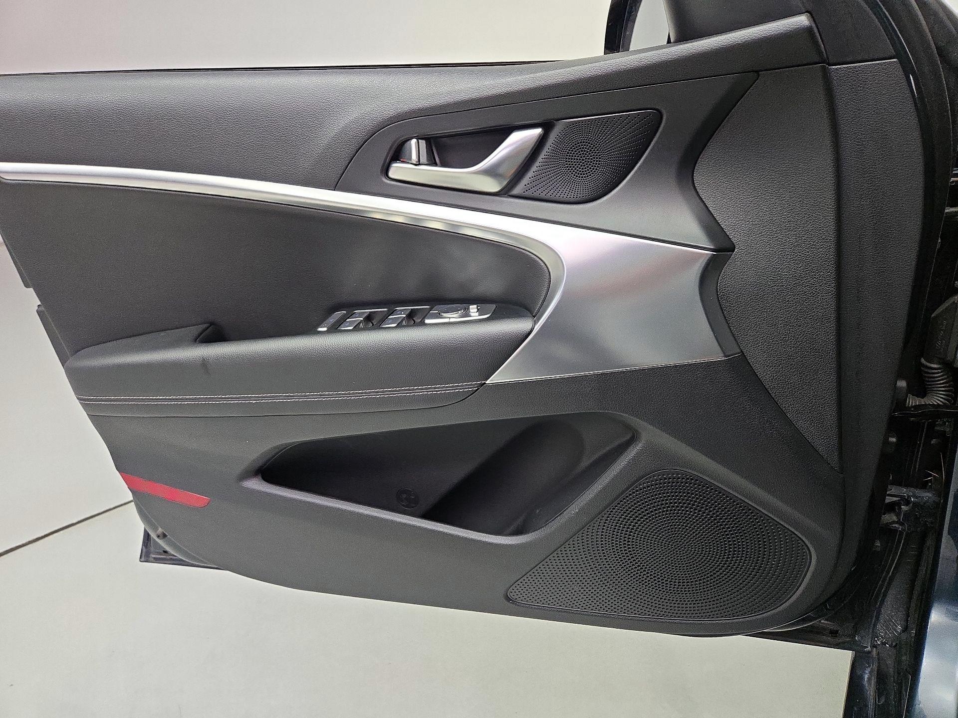 Thumbnail: 2025 Genesis G70 - 12