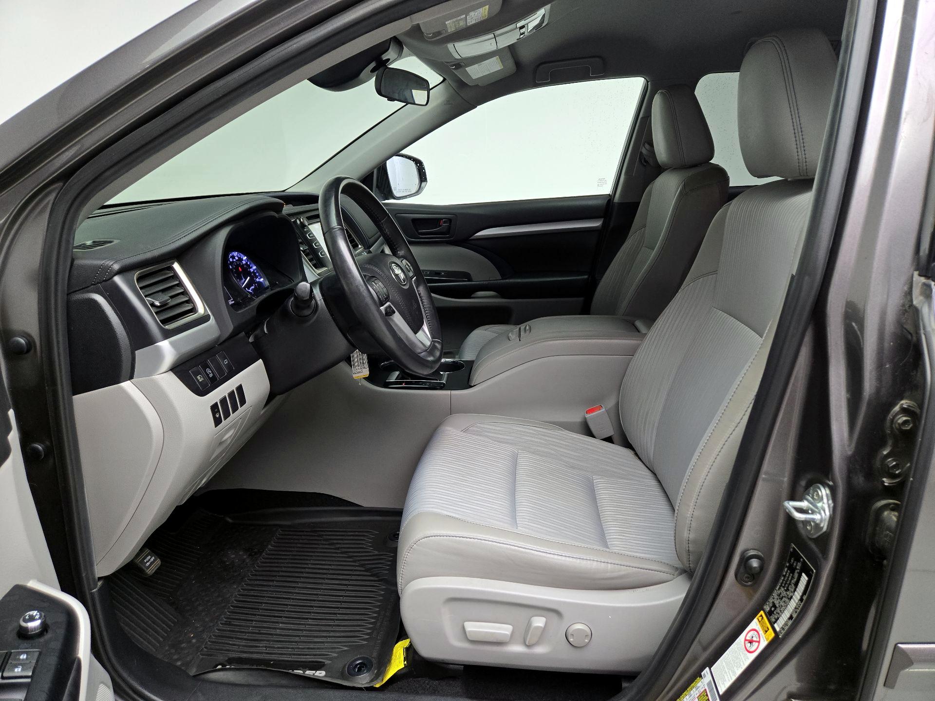 Thumbnail: 2019 Toyota Highlander - 11