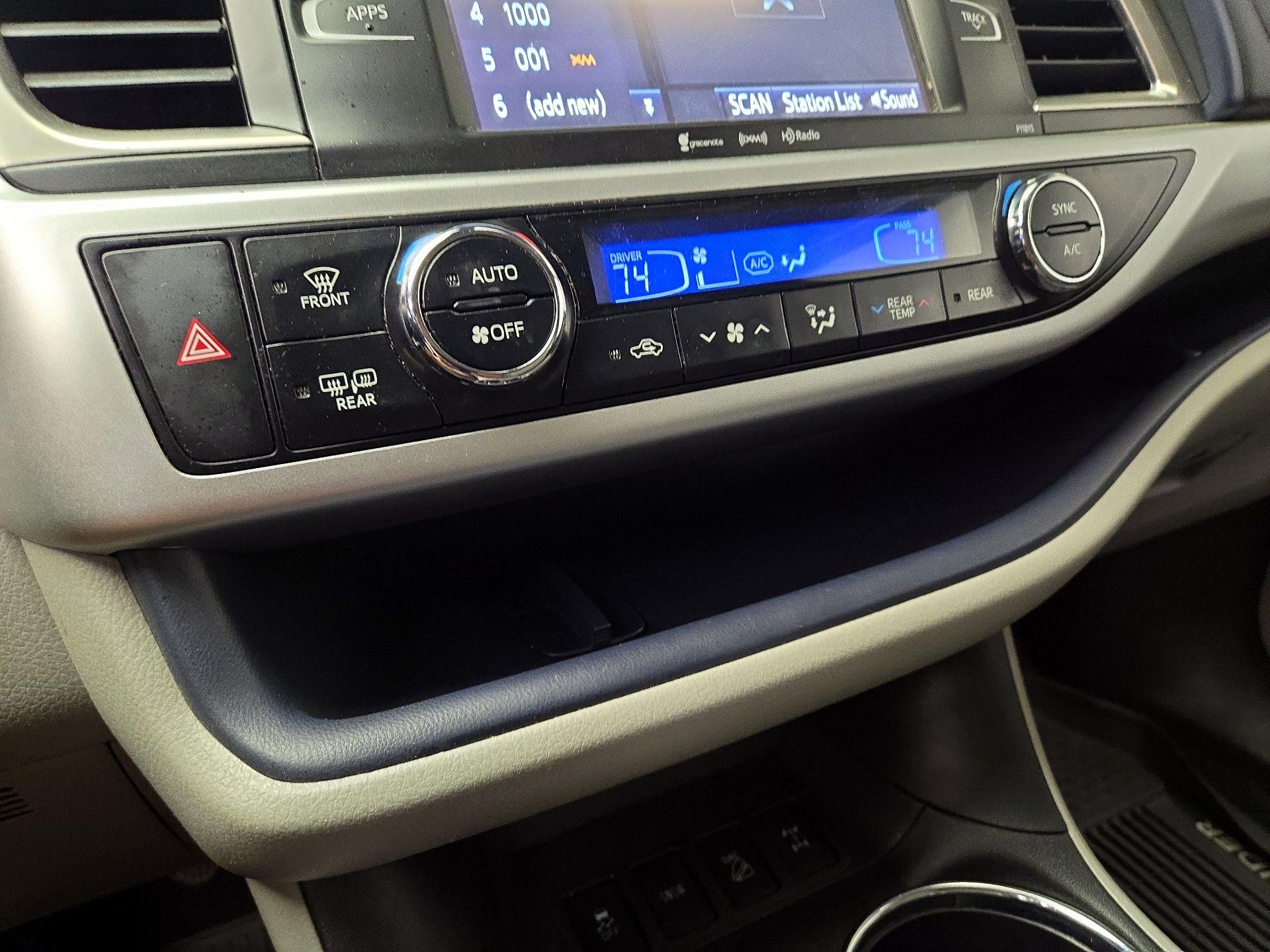 Thumbnail: 2019 Toyota Highlander - 16