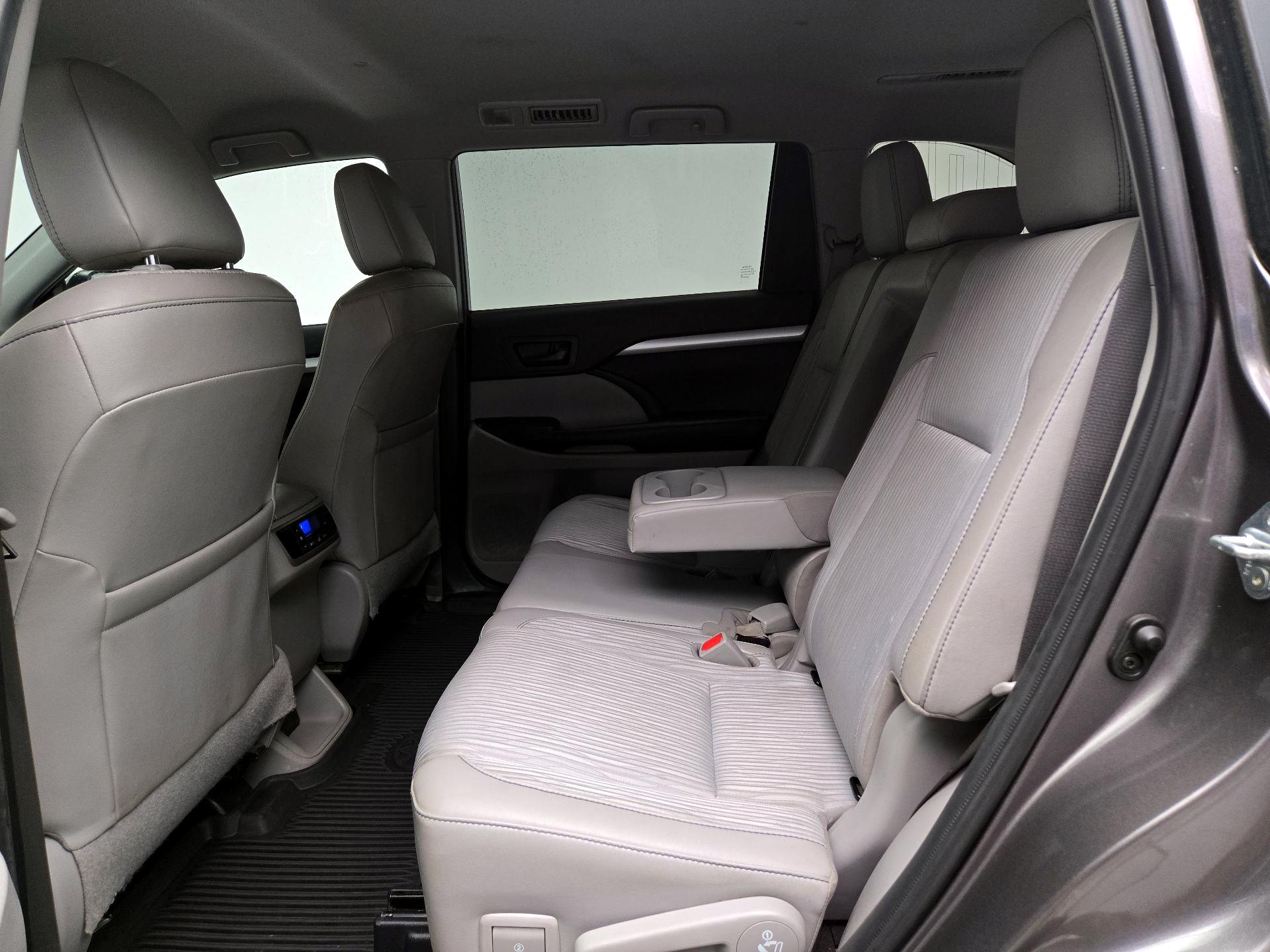 Thumbnail: 2019 Toyota Highlander - 19