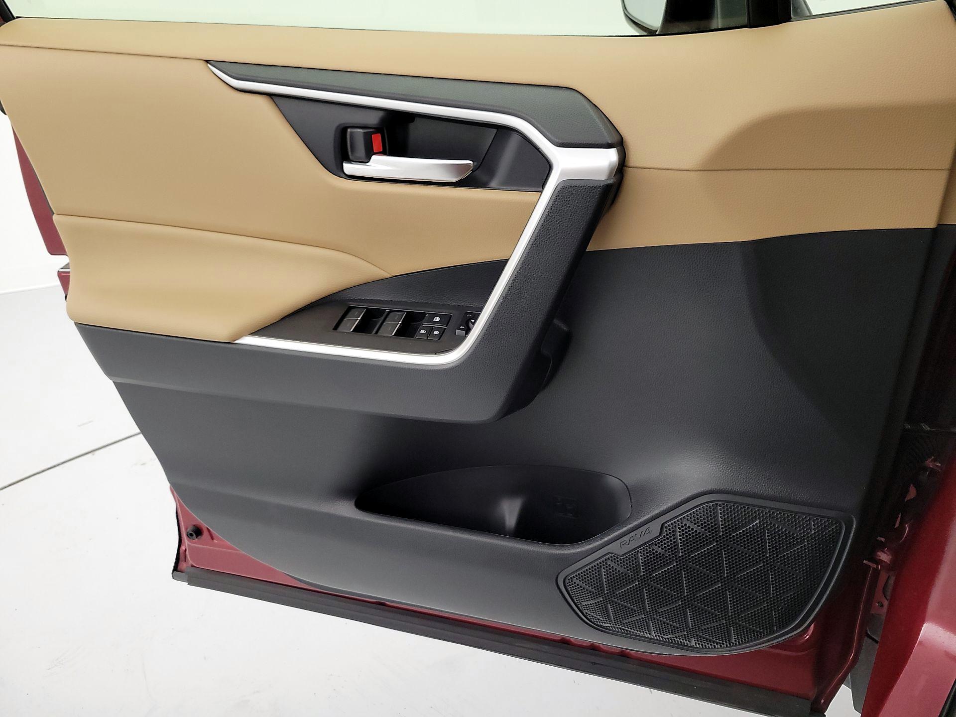 Thumbnail: 2023 Toyota RAV4 - 12