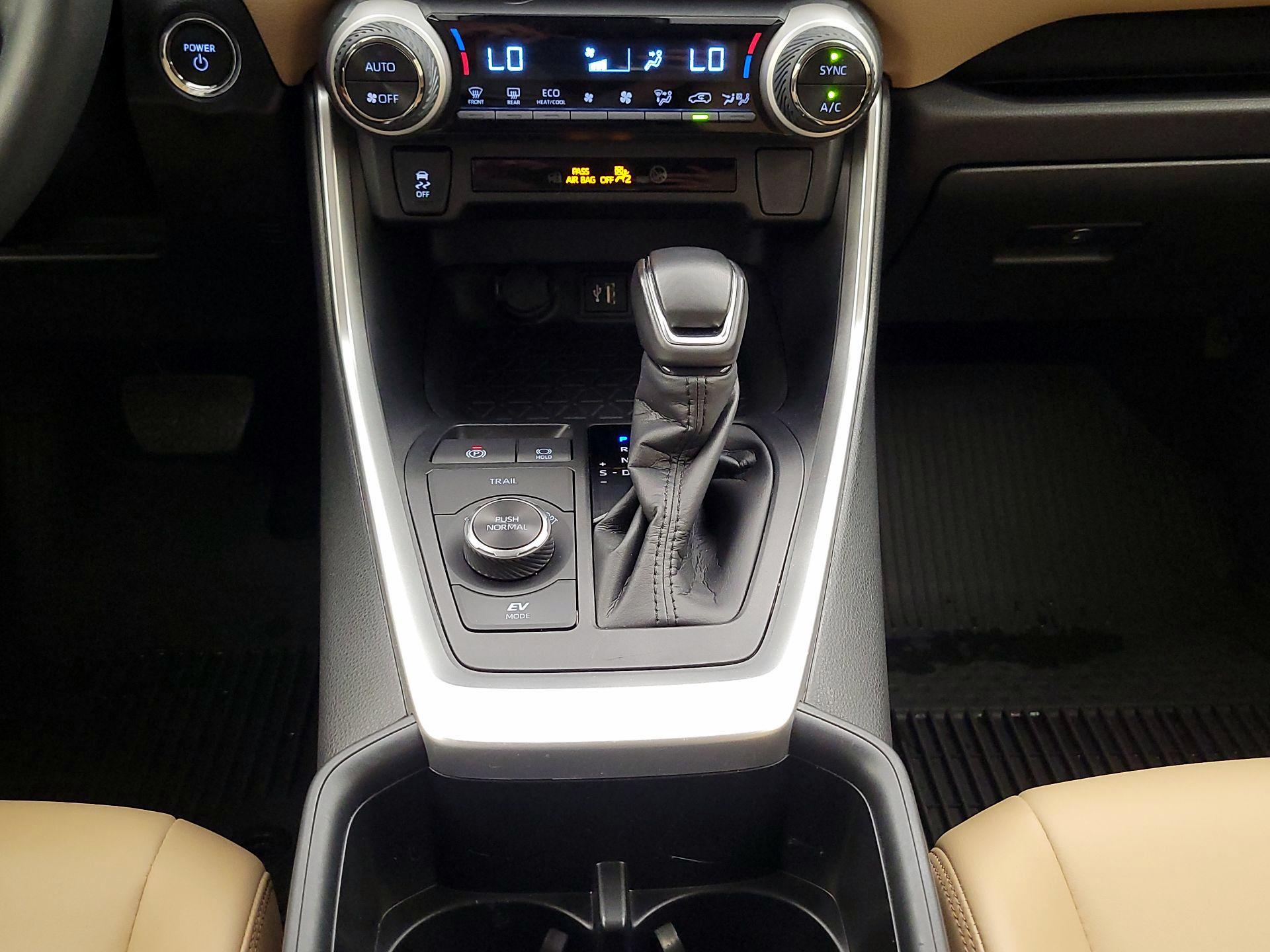 Thumbnail: 2023 Toyota RAV4 - 17