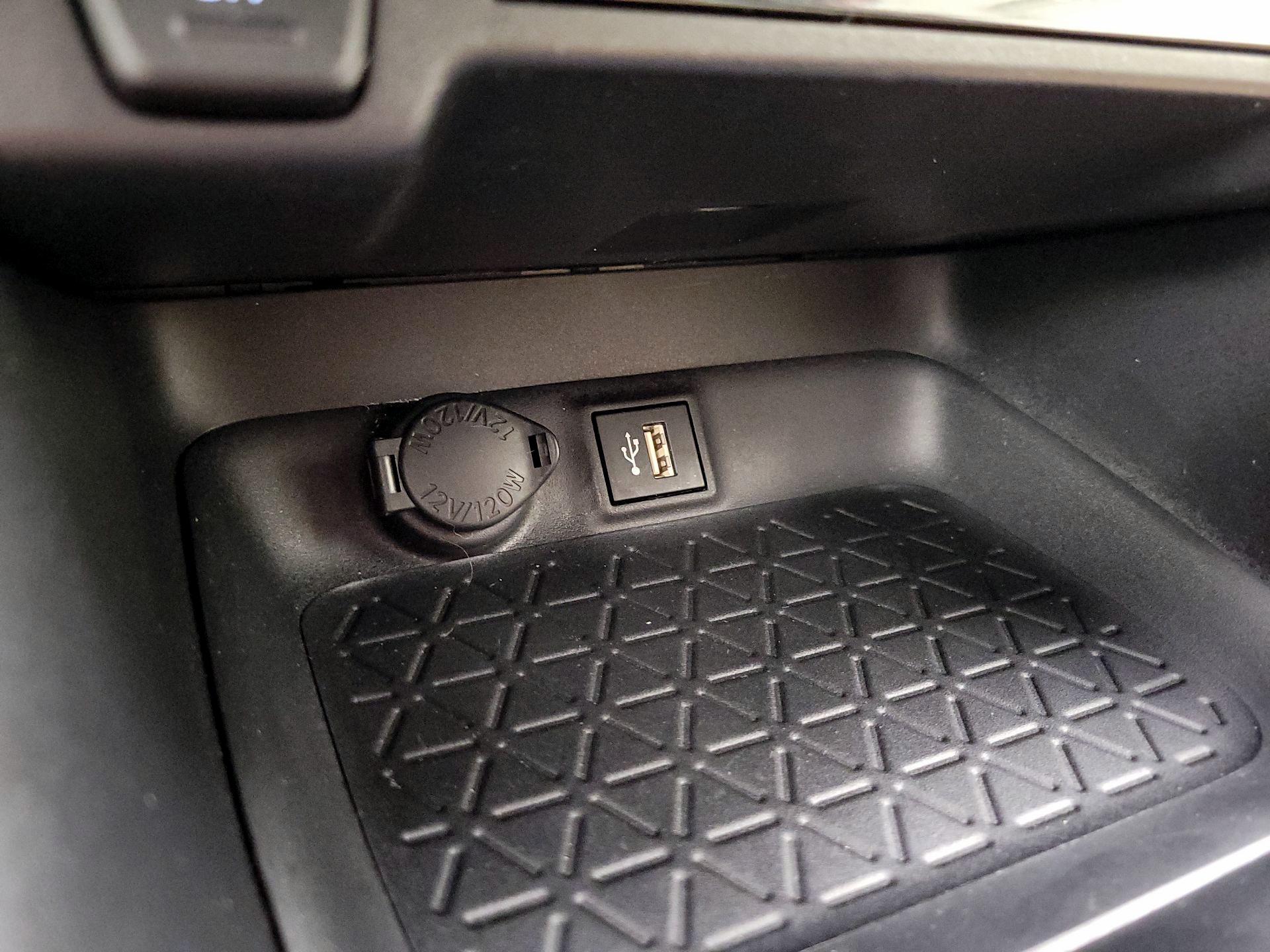 Thumbnail: 2023 Toyota RAV4 - 18