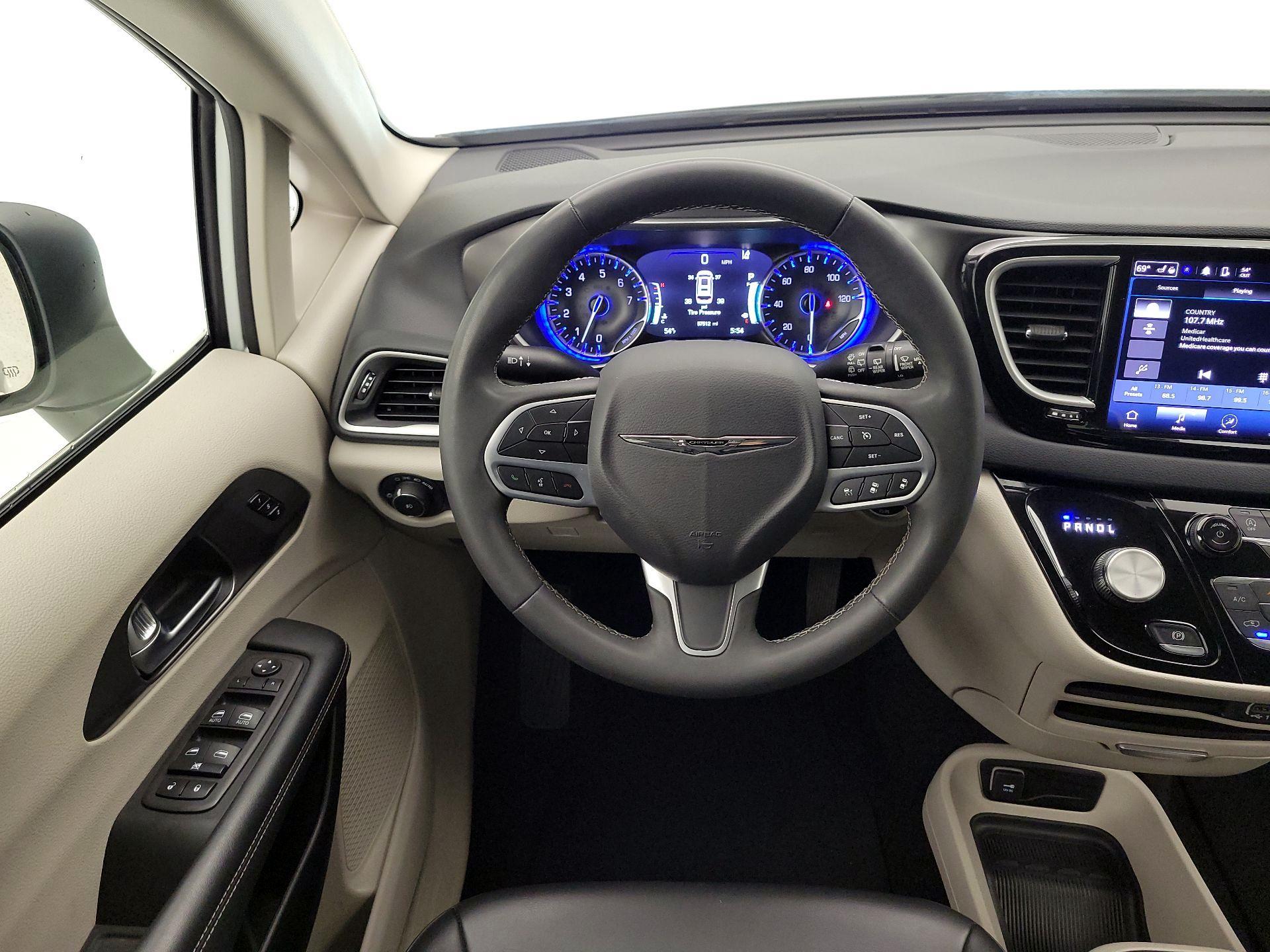 Thumbnail: 2023 Chrysler Pacifica - 10
