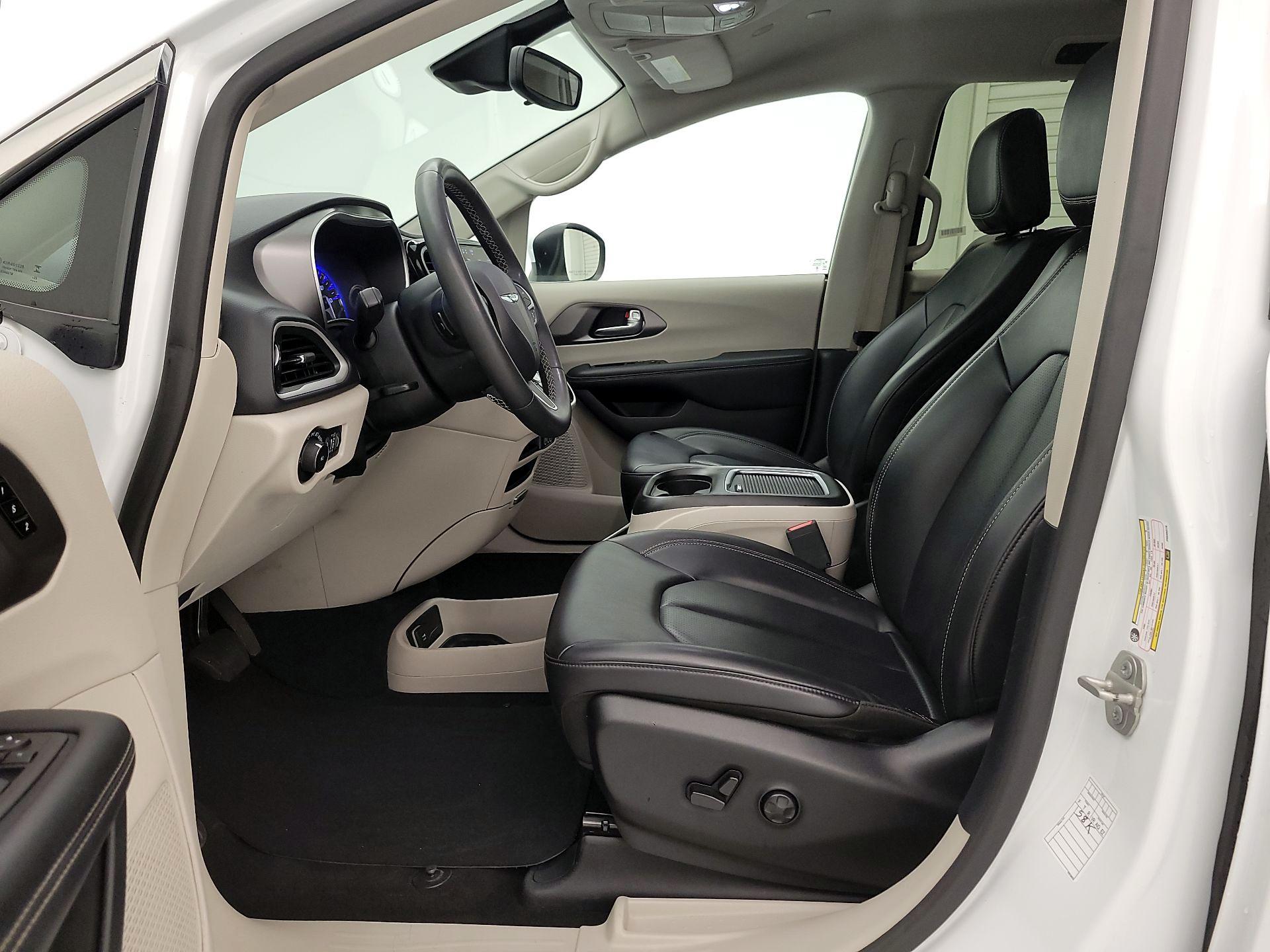 Thumbnail: 2023 Chrysler Pacifica - 11