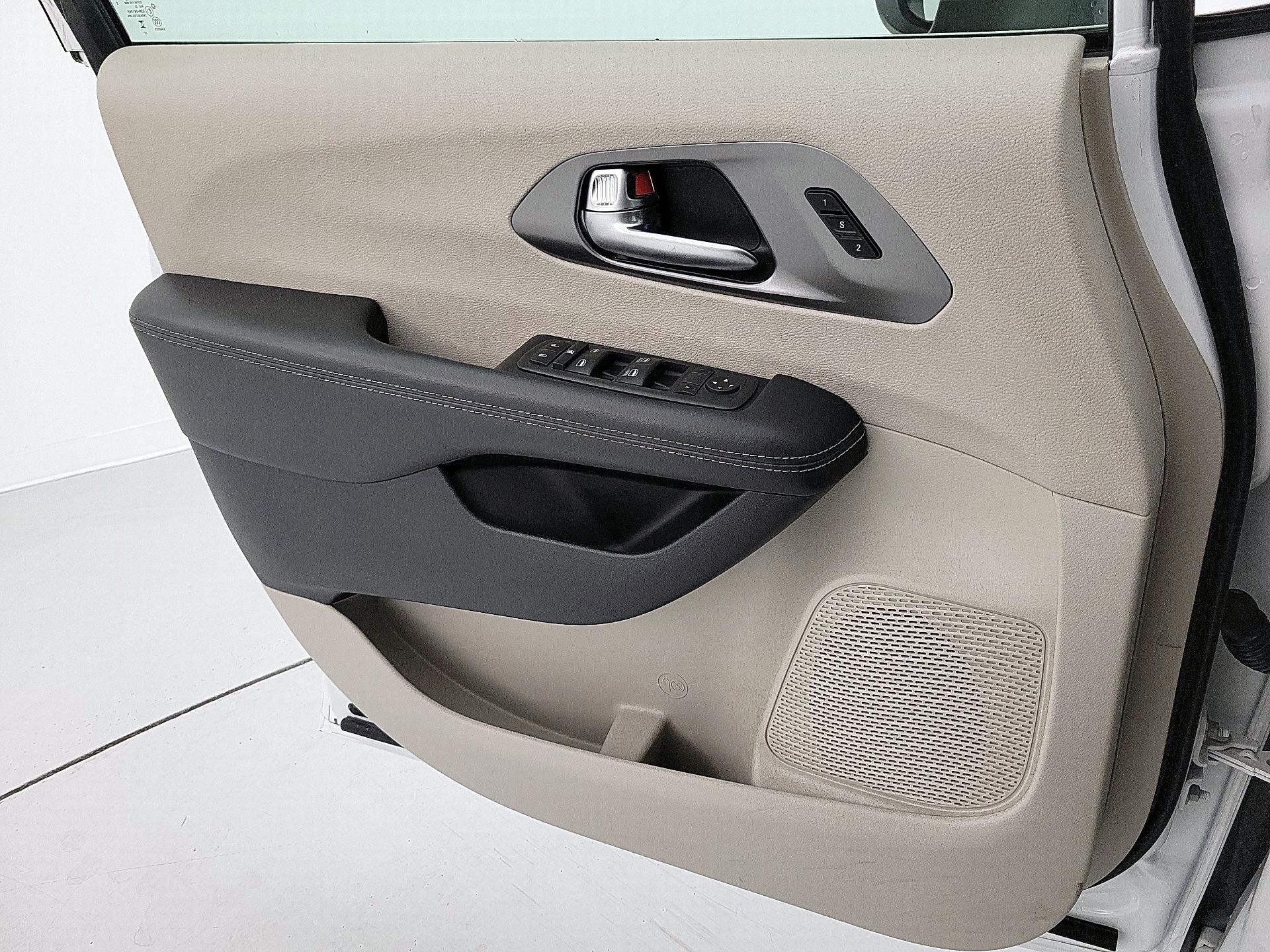 Thumbnail: 2023 Chrysler Pacifica - 12