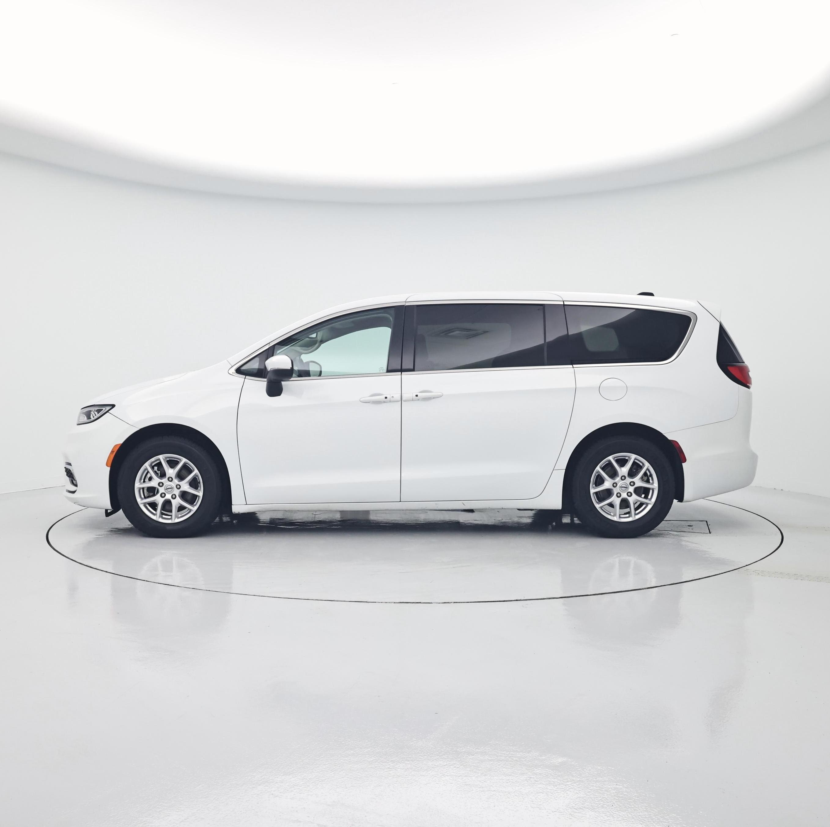 Thumbnail: 2023 Chrysler Pacifica - 3