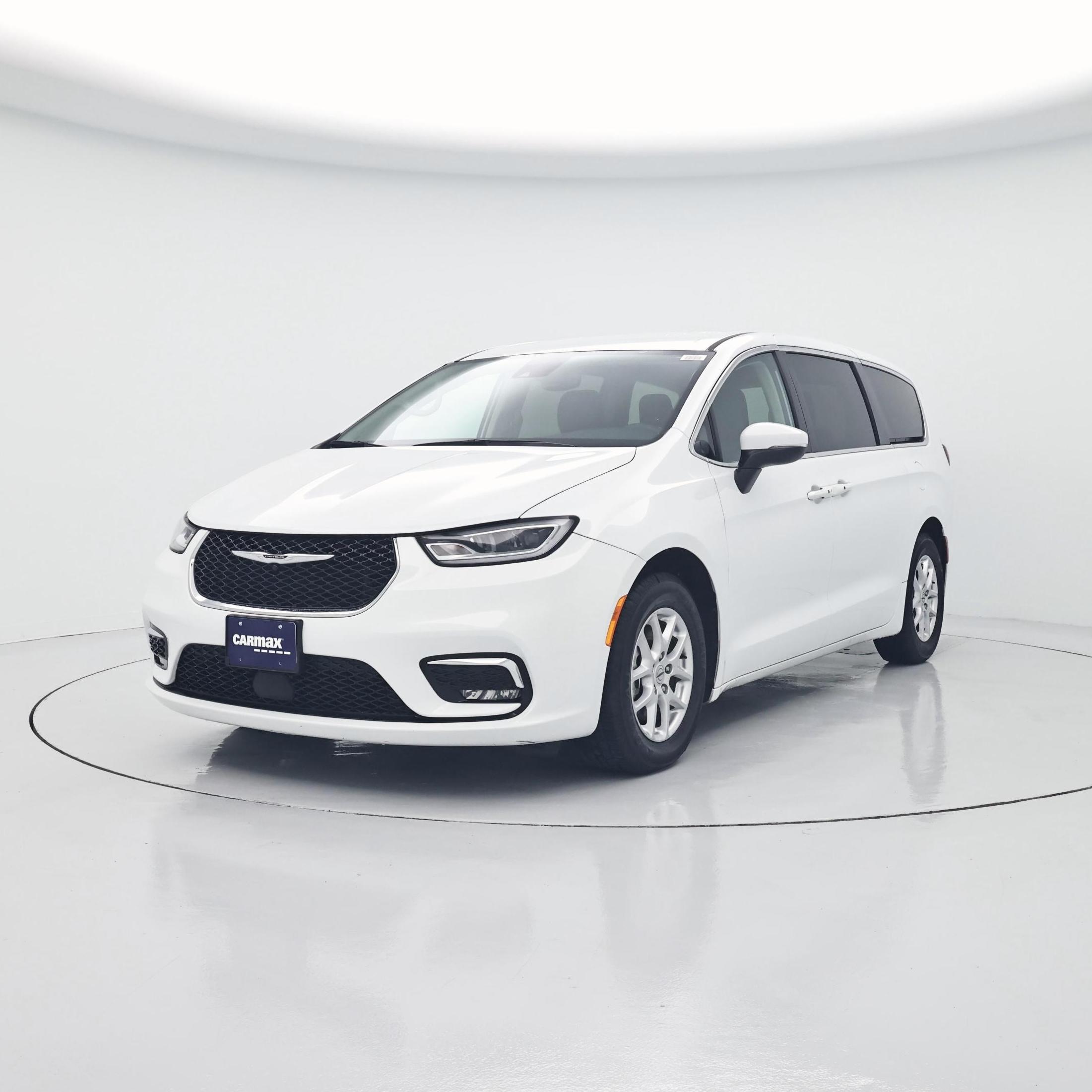 Thumbnail: 2023 Chrysler Pacifica - 4