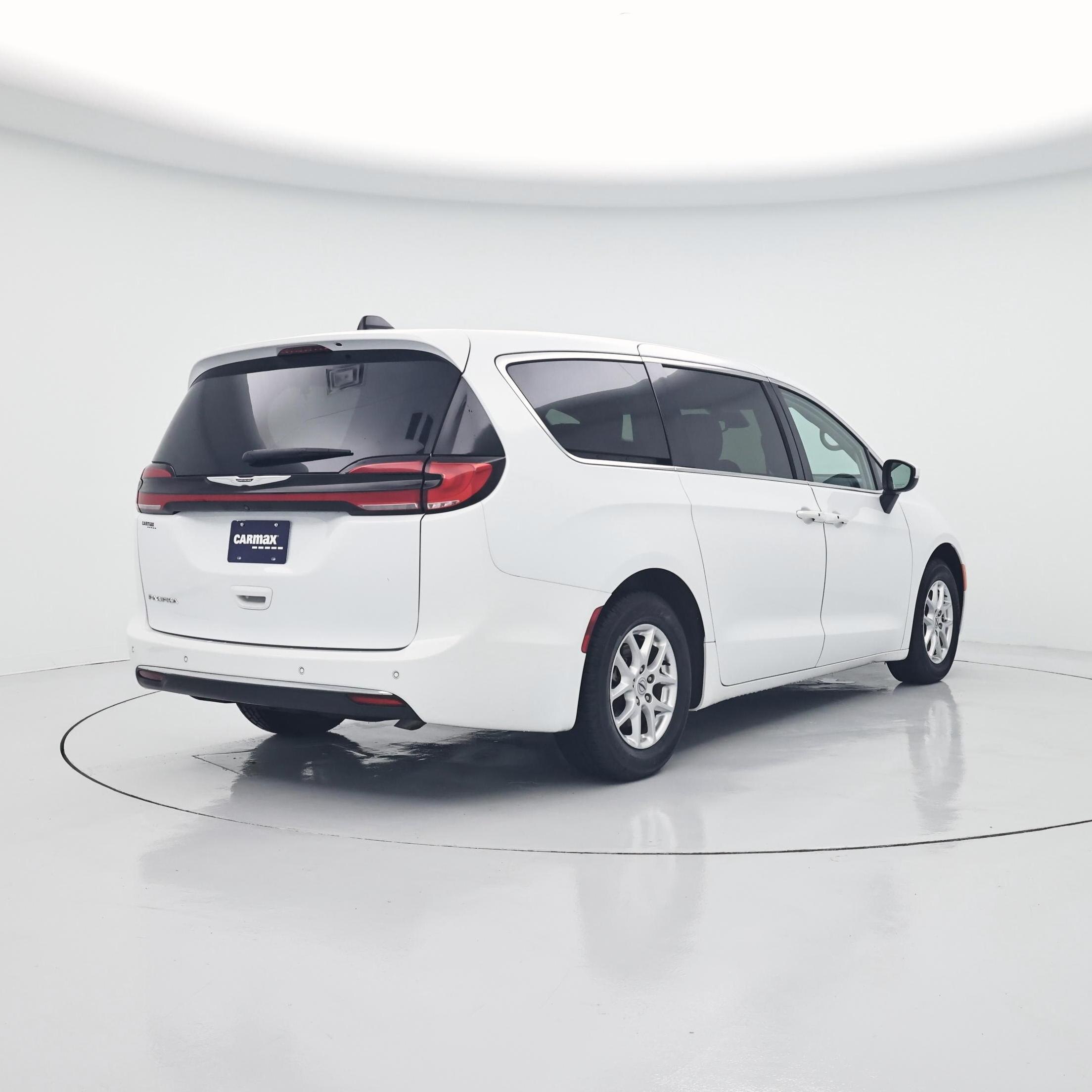 Thumbnail: 2023 Chrysler Pacifica - 8