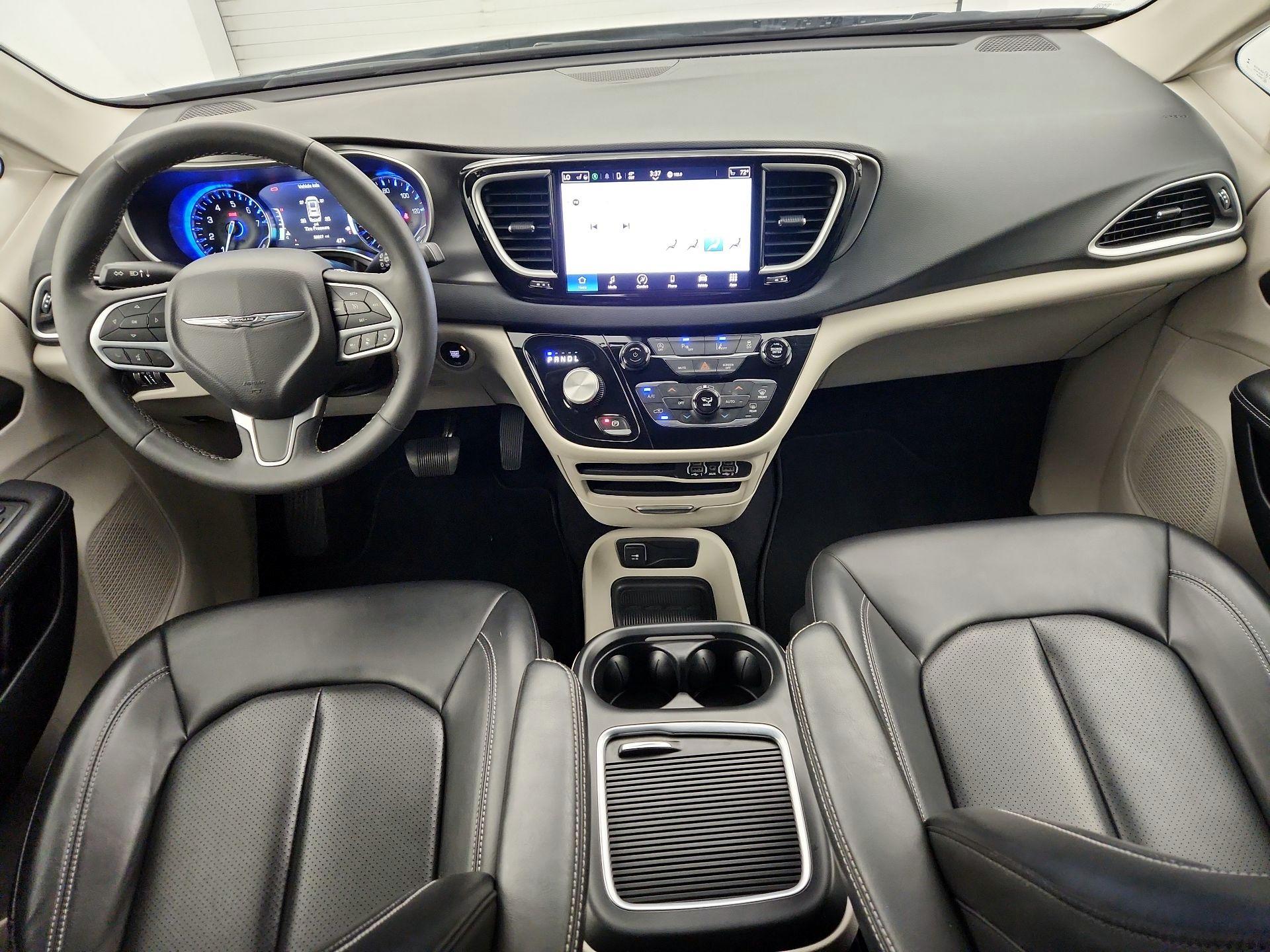 Thumbnail: 2023 Chrysler Pacifica - 9