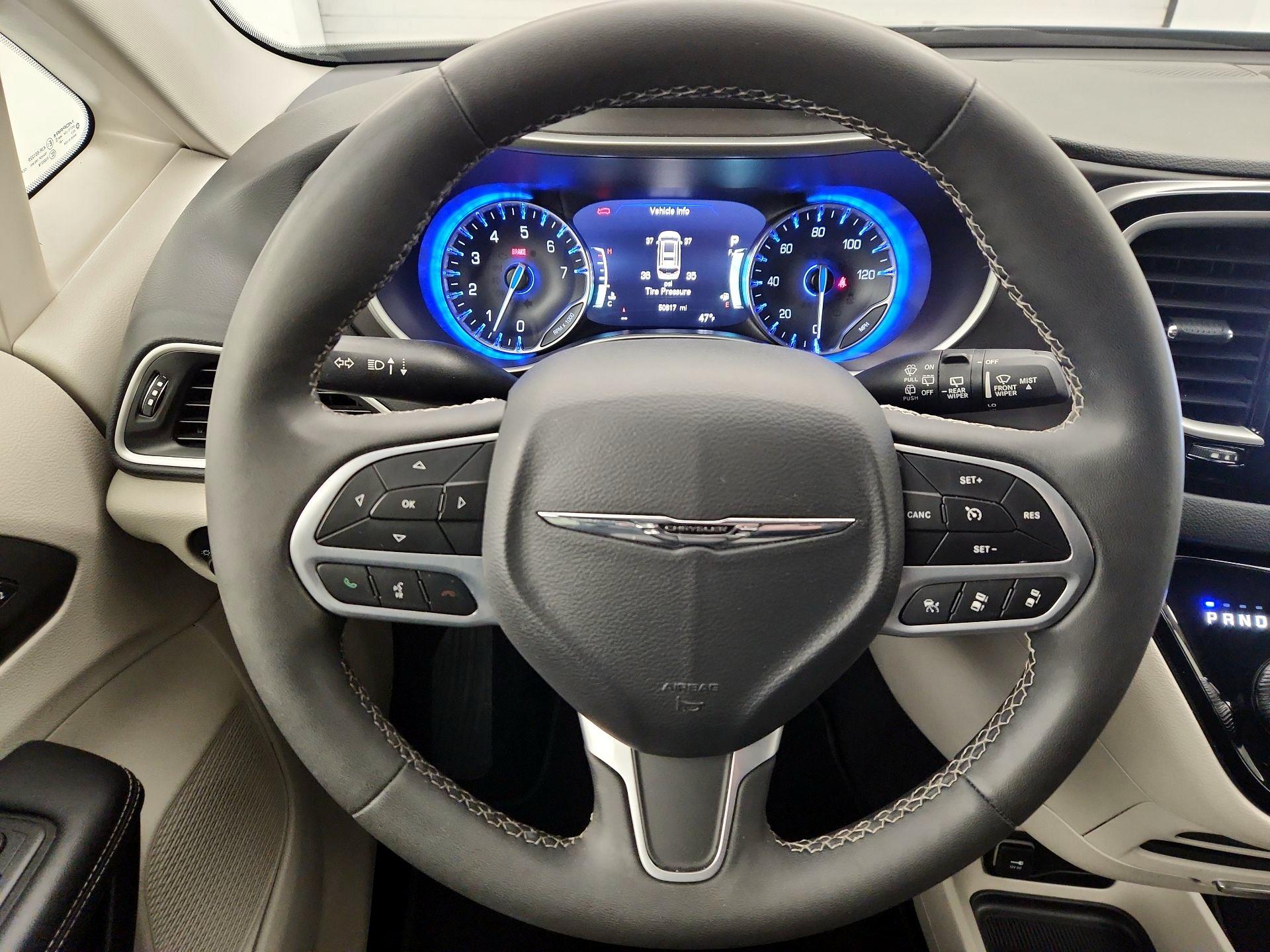 Thumbnail: 2023 Chrysler Pacifica - 10