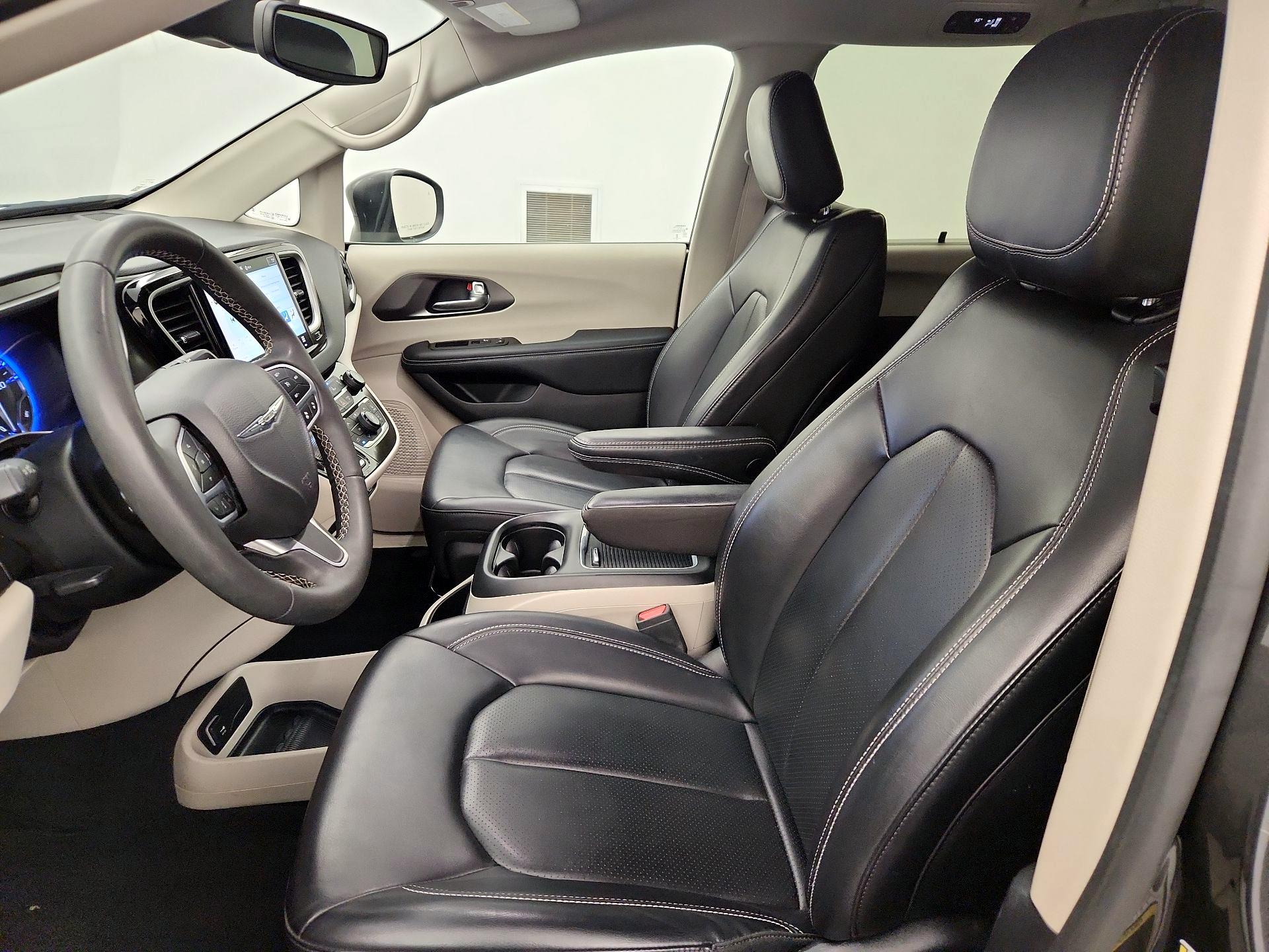 Thumbnail: 2023 Chrysler Pacifica - 11