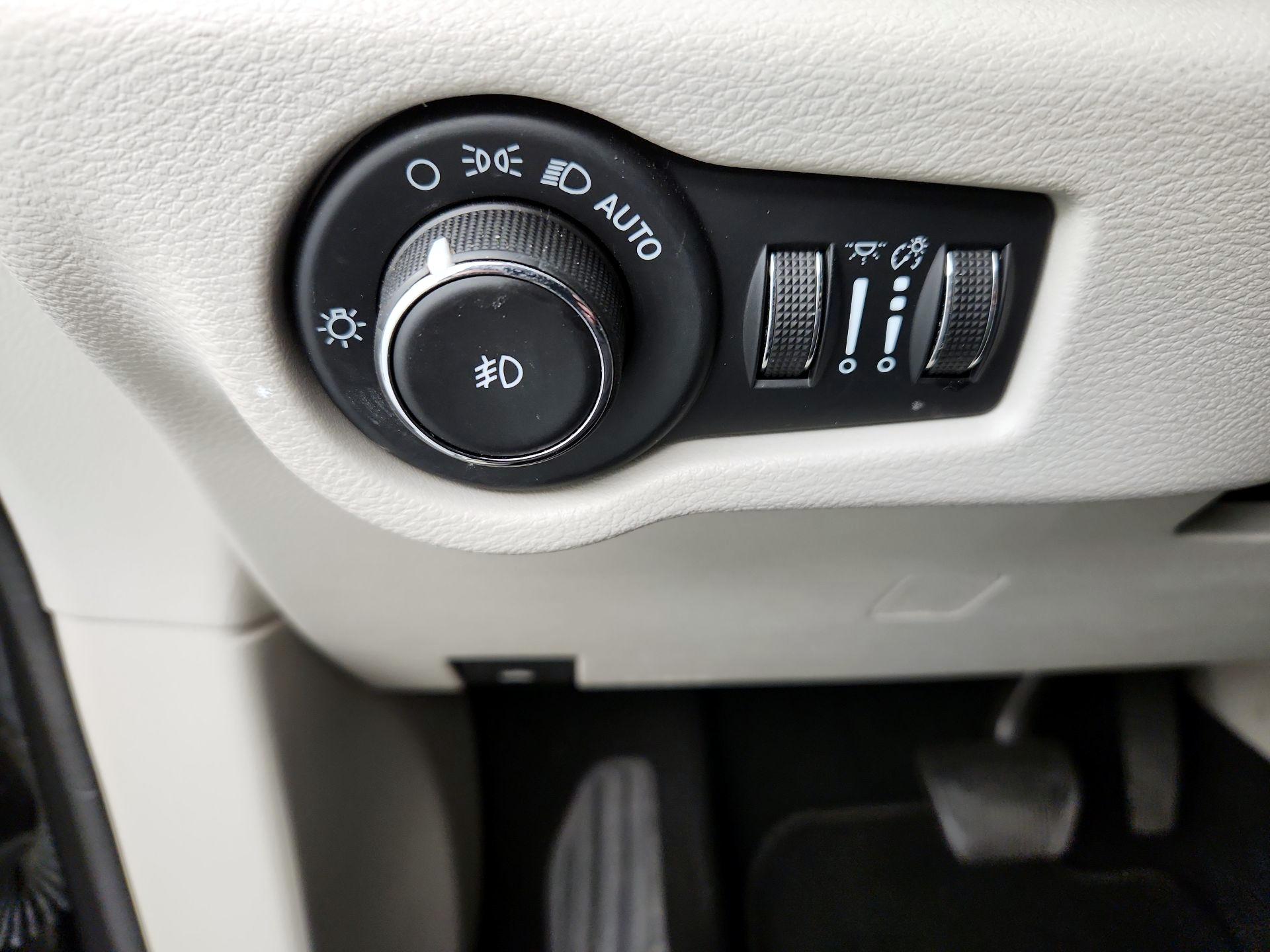 Thumbnail: 2023 Chrysler Pacifica - 13