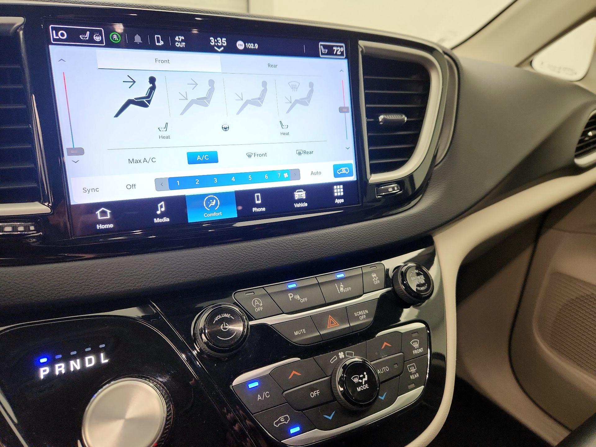 Thumbnail: 2023 Chrysler Pacifica - 16